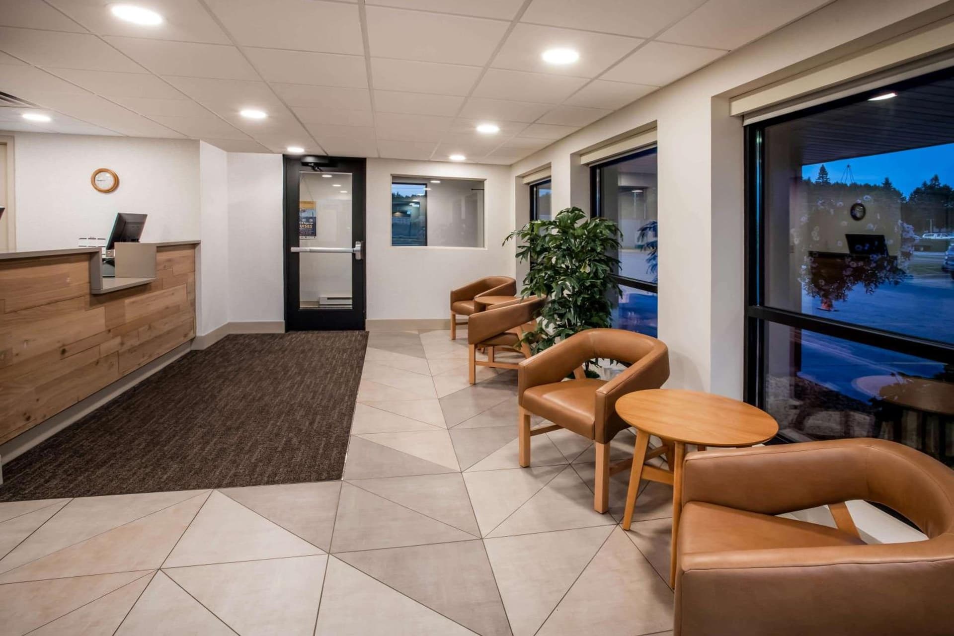 Days Inn & Suites by Wyndham Duluth by the Mall gallery photo in Duluth, MN — image 6
