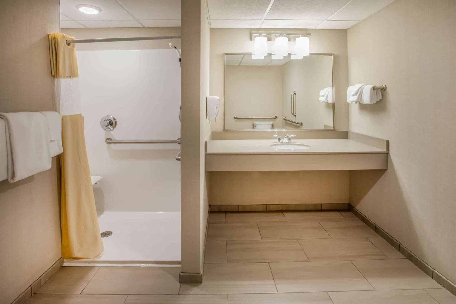 Days Inn & Suites by Wyndham Duluth by the Mall gallery photo in Duluth, MN — image 40