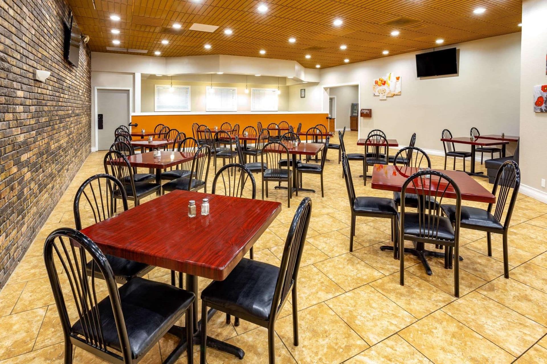 AmericInn by Wyndham Janesville property views in Janesville, WI — gallery photo 3