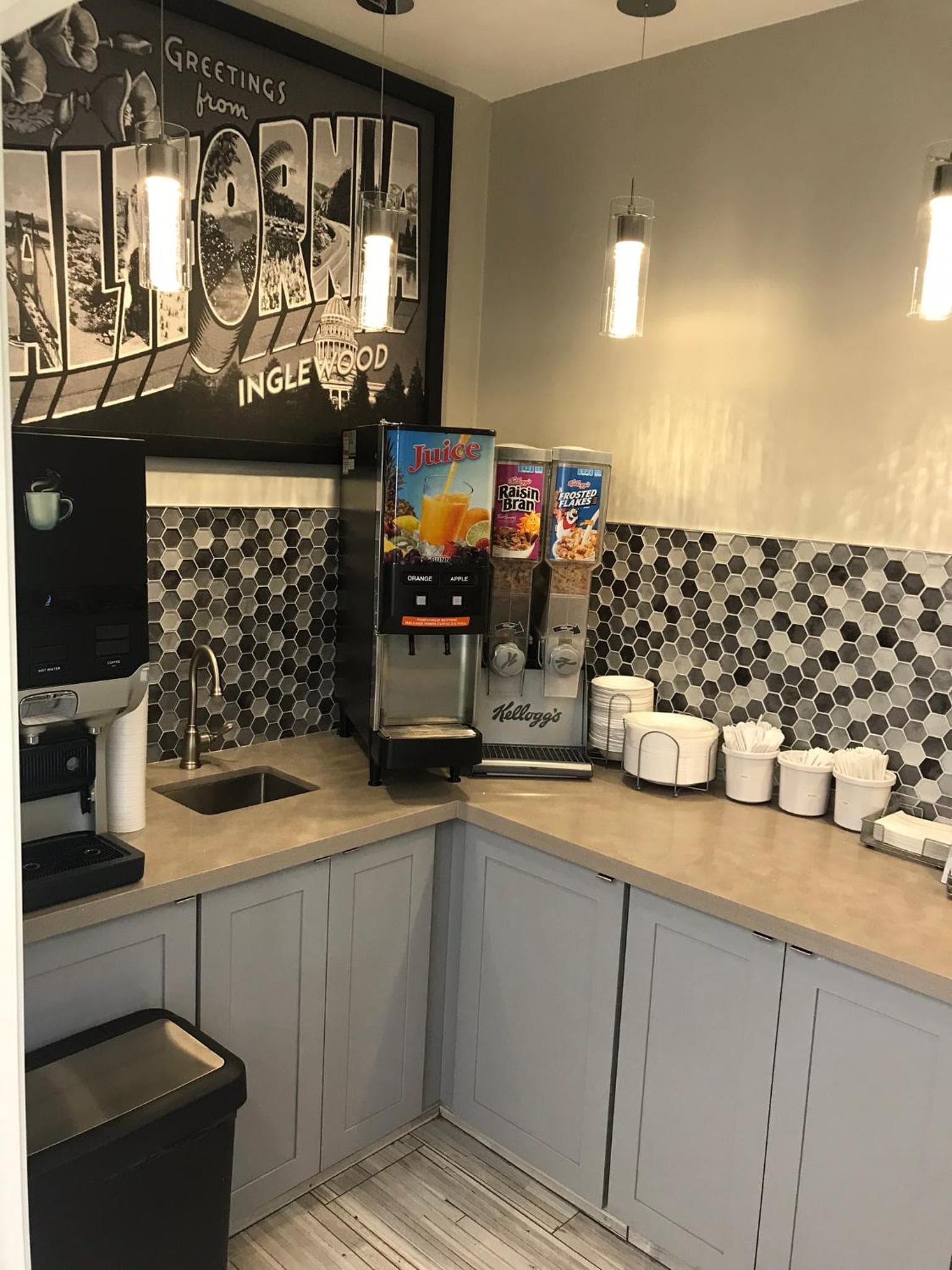 Super 8 by Wyndham Inglewood/LAX/LA Airport property views in Inglewood, CA — gallery photo 3