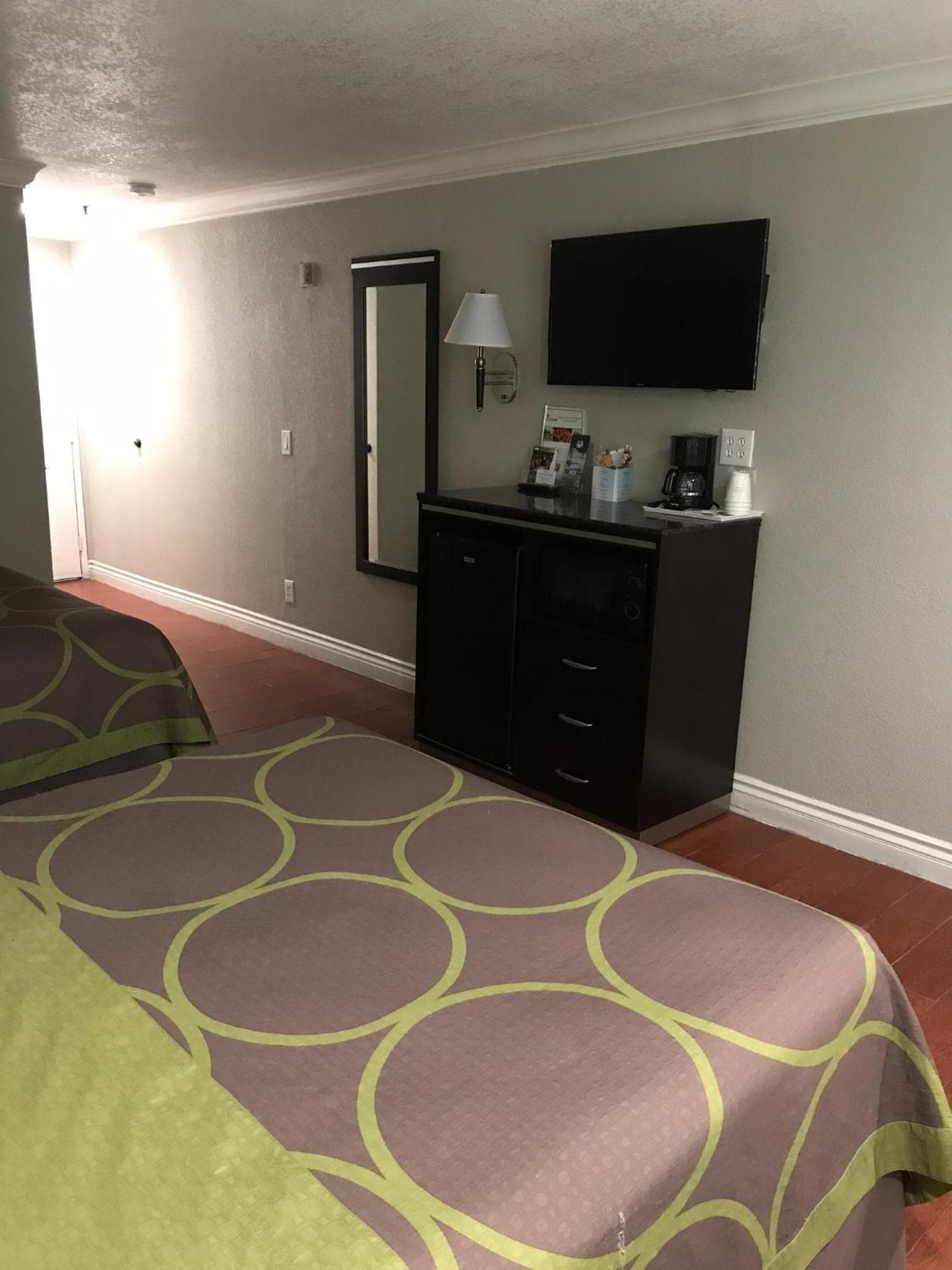 Super 8 by Wyndham Inglewood/LAX/LA Airport gallery photo in Inglewood, CA — image 32