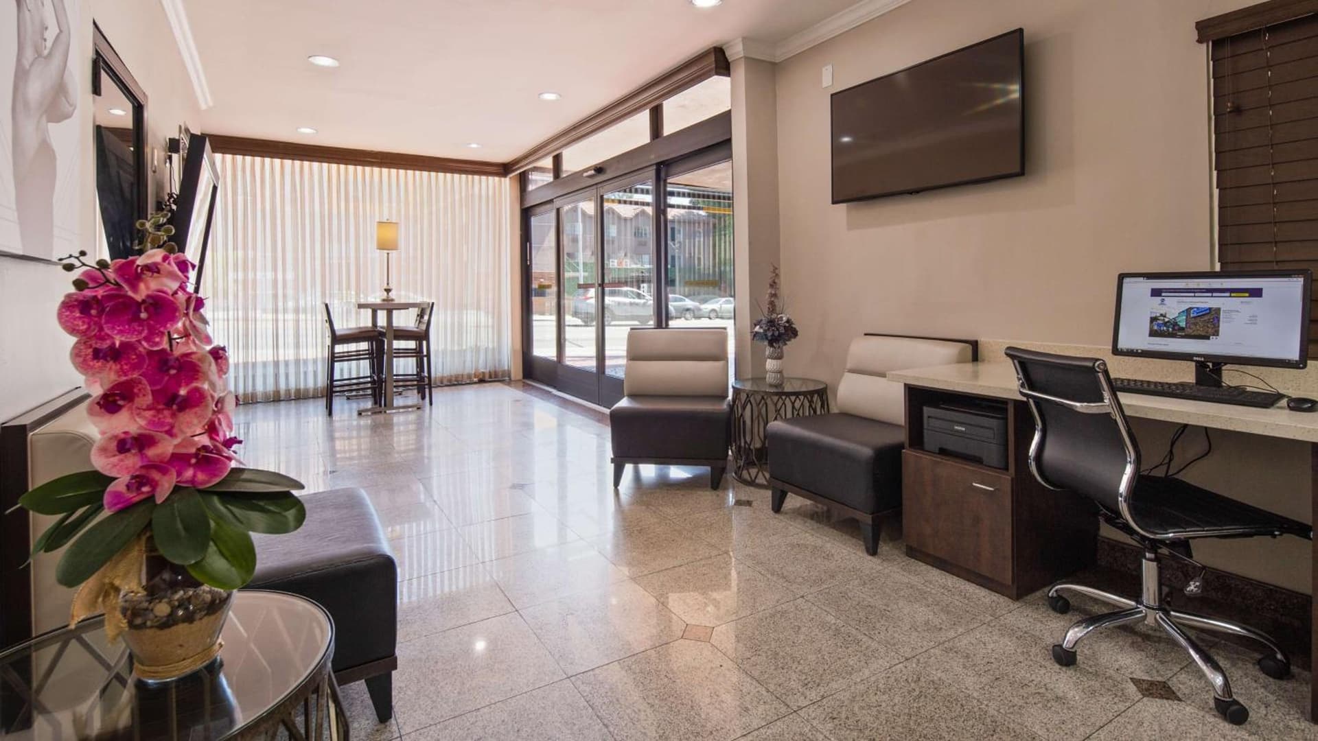 Best Western Hollywood Plaza Hotel - Walk of Fame Film City LA property views in Los Angeles, CA — gallery photo 3
