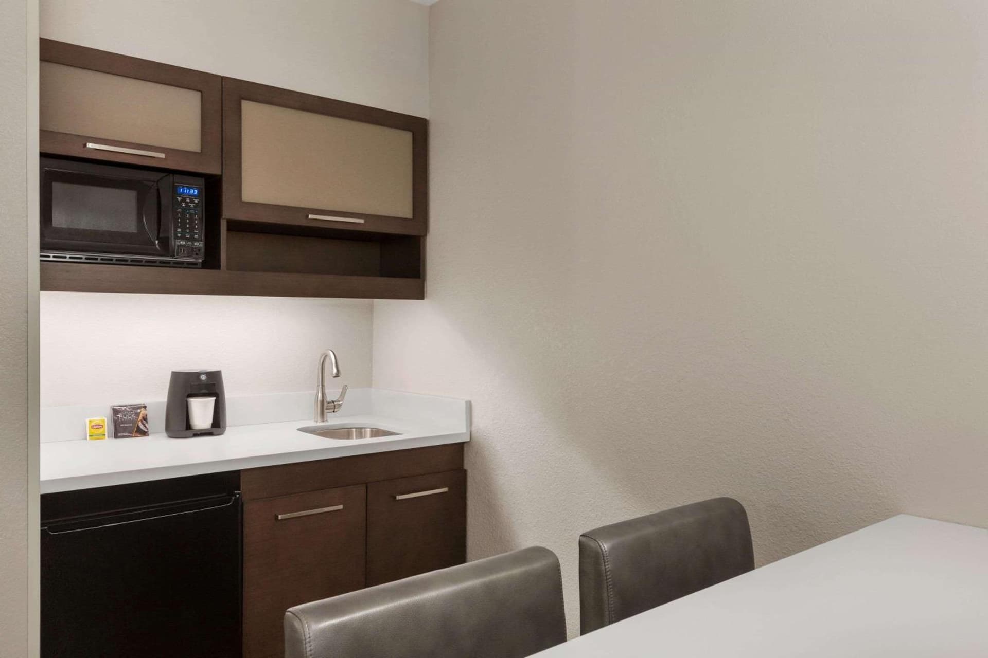Ramada by Wyndham Suites Orlando Airport- Free Airport Shuttle gallery photo in Orlando, FL — image 4