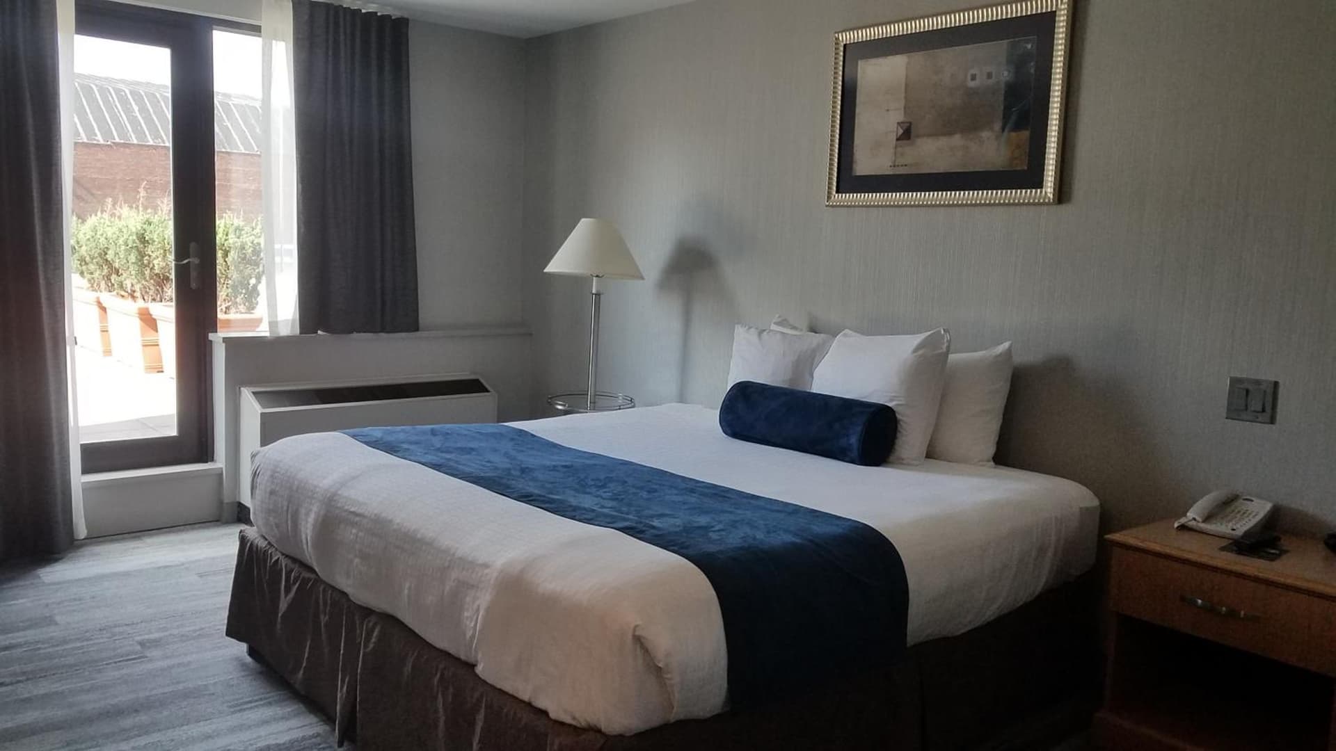 Marco LaGuardia Hotel & Suites interior in Queens, NY — gallery photo 2