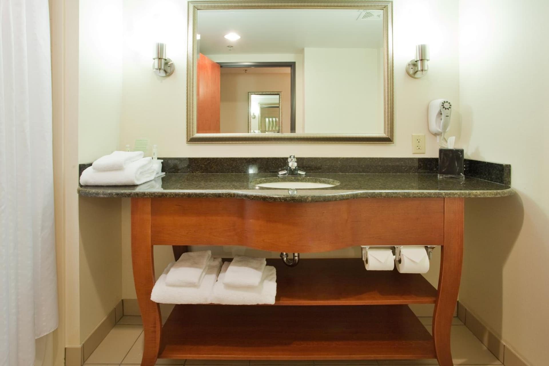 Holiday Inn Express Hotel & Suites Fredericksburg by IHG gallery photo in Fredericksburg, VA — image 28