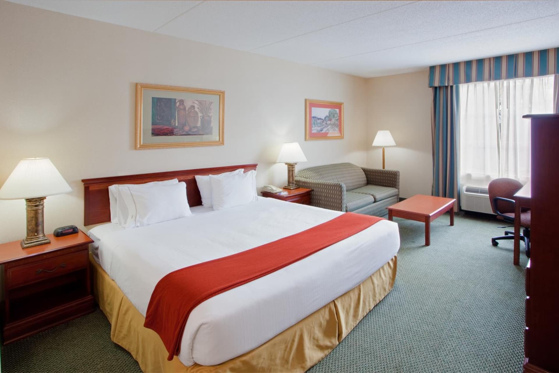 Holiday Inn Express Hanover by IHG interior in Hanover, PA — gallery photo 2