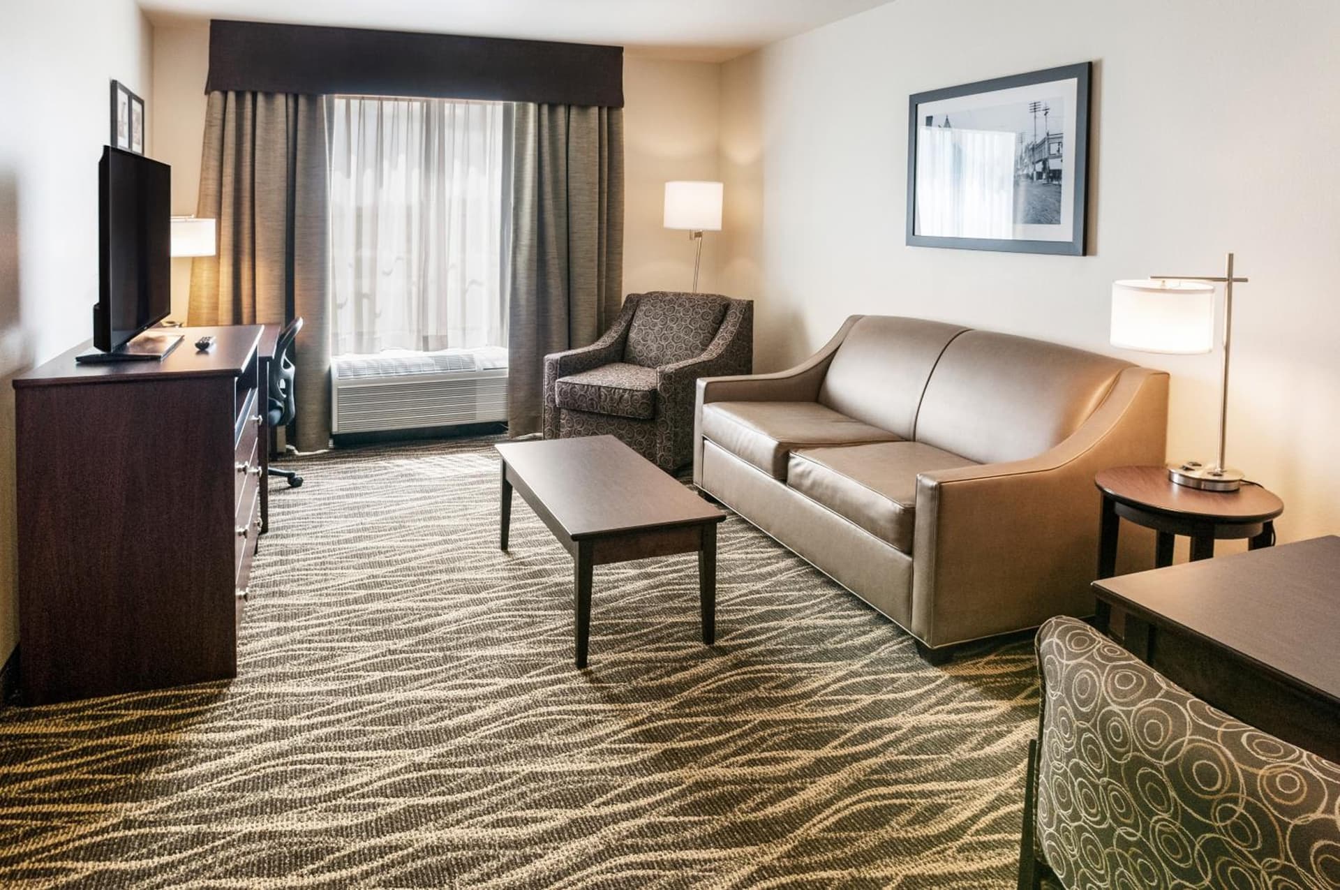 Cobblestone Hotel & Suites Appleton International Airport gallery photo in Neenah, WI — image 24