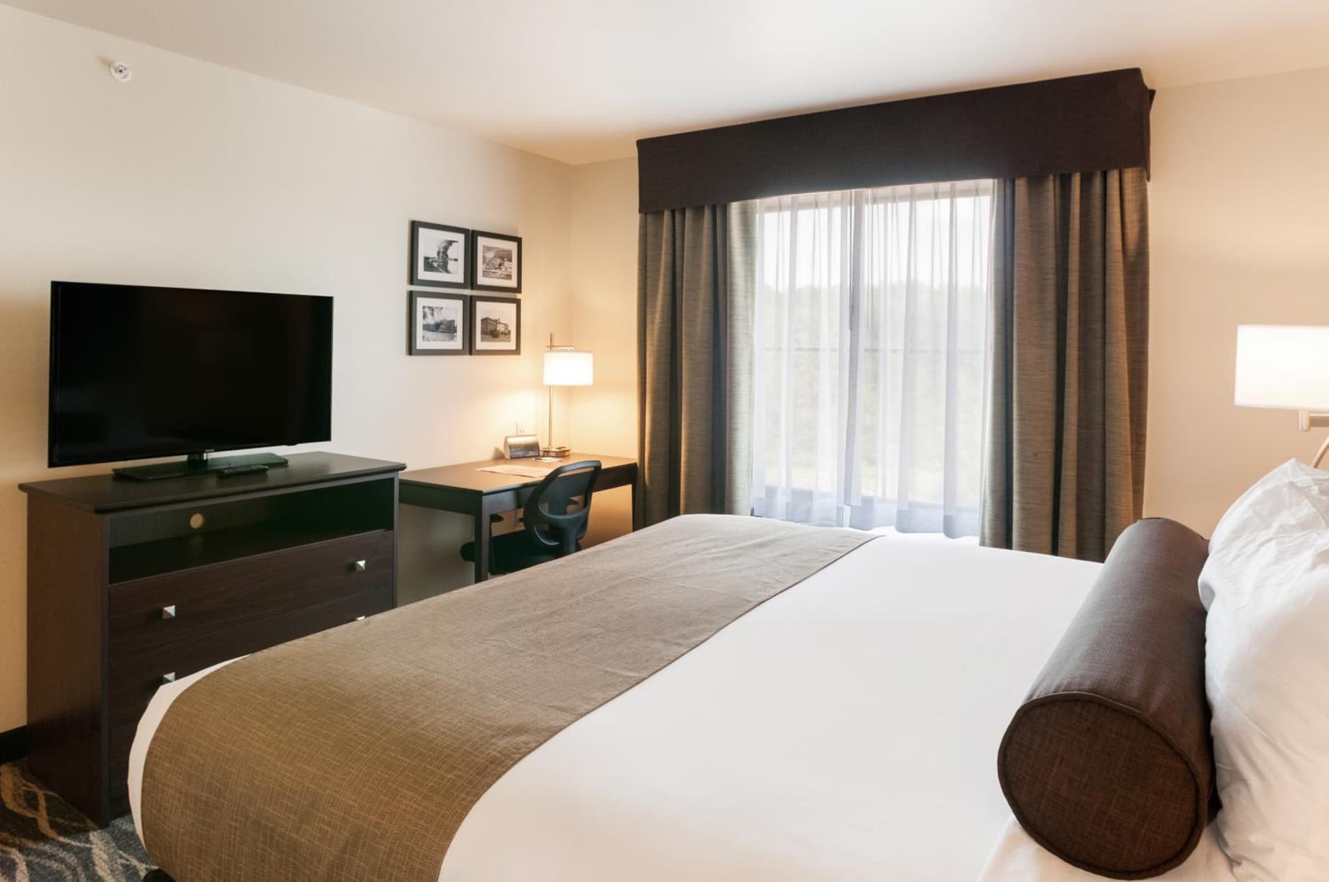 Cobblestone Hotel & Suites Appleton International Airport gallery photo in Neenah, WI — image 10
