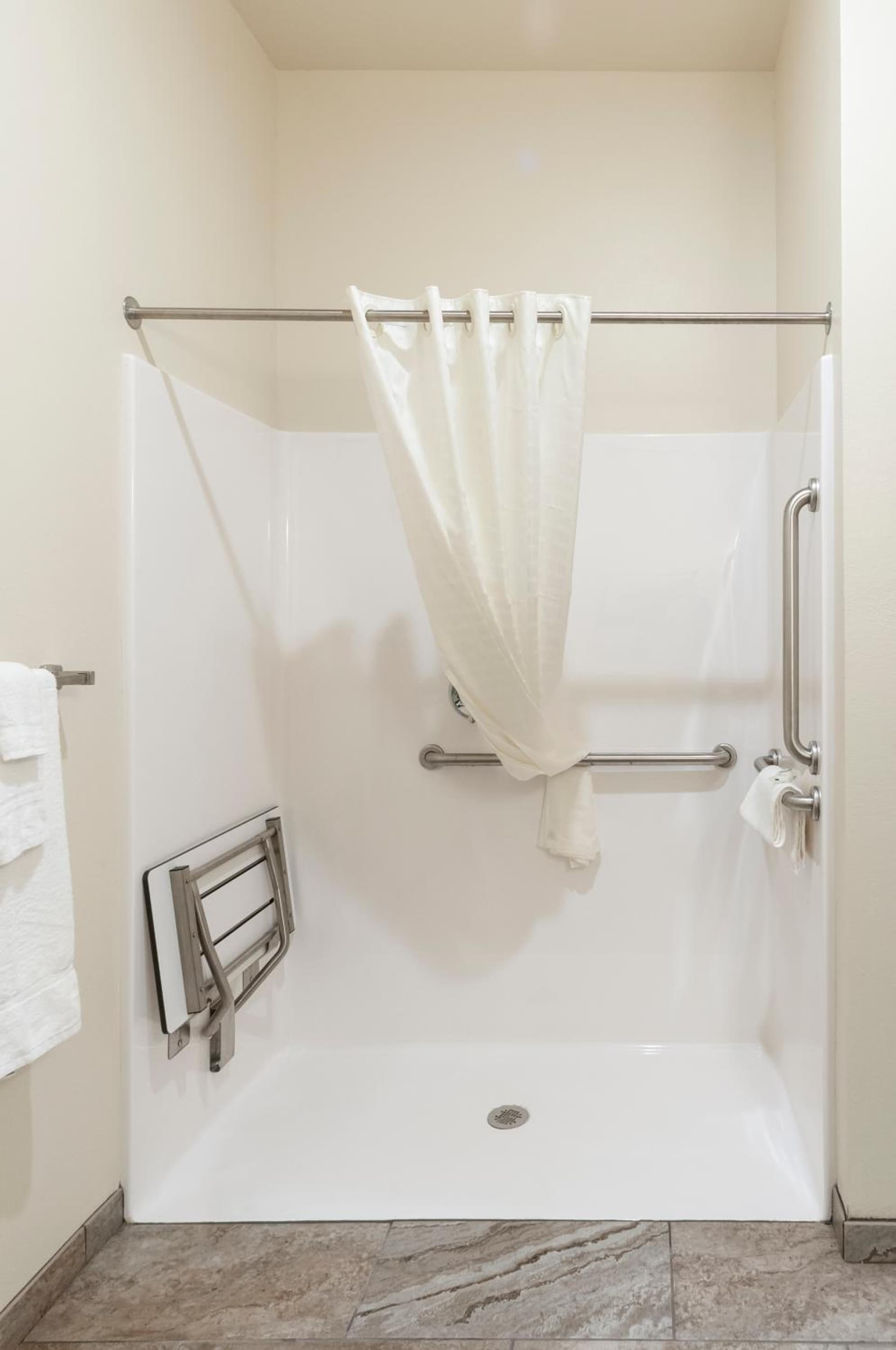 Cobblestone Hotel & Suites Appleton International Airport gallery photo in Neenah, WI — image 12