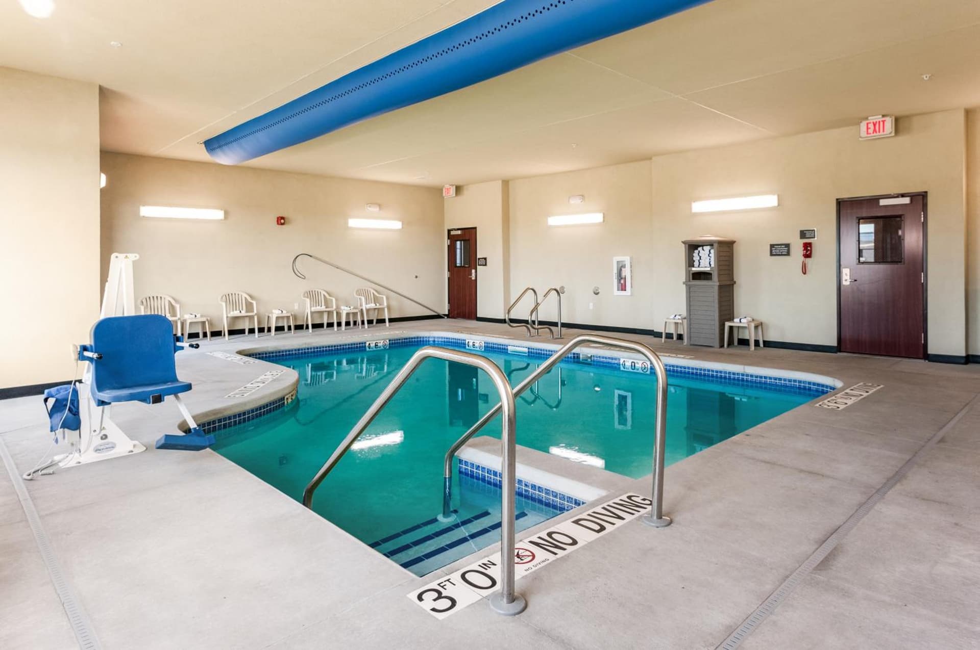 Cobblestone Hotel & Suites Appleton International Airport gallery photo in Neenah, WI — image 27