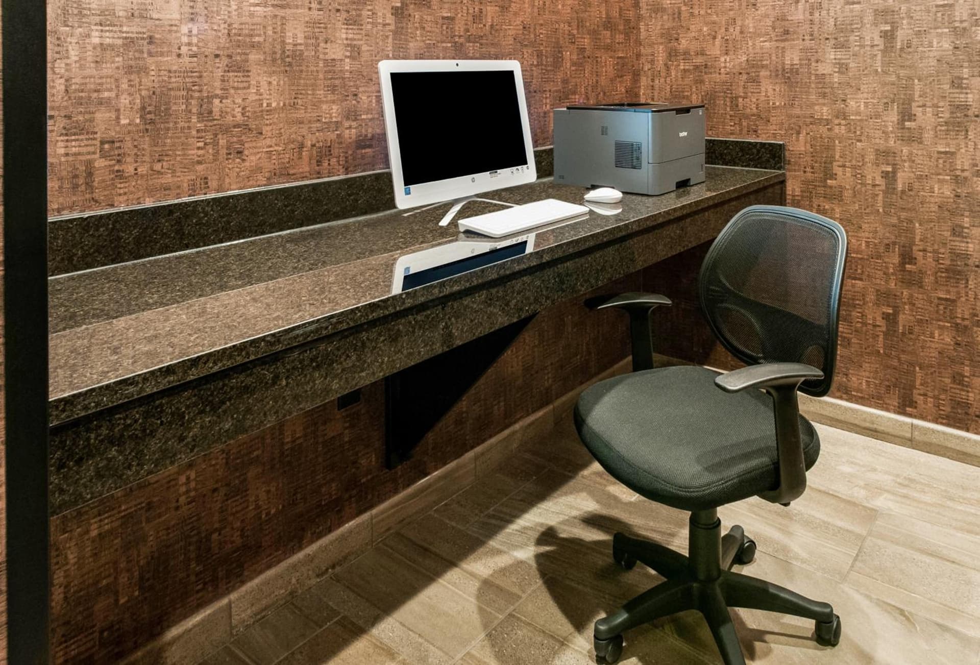 Cobblestone Hotel & Suites Appleton International Airport gallery photo in Neenah, WI — image 33