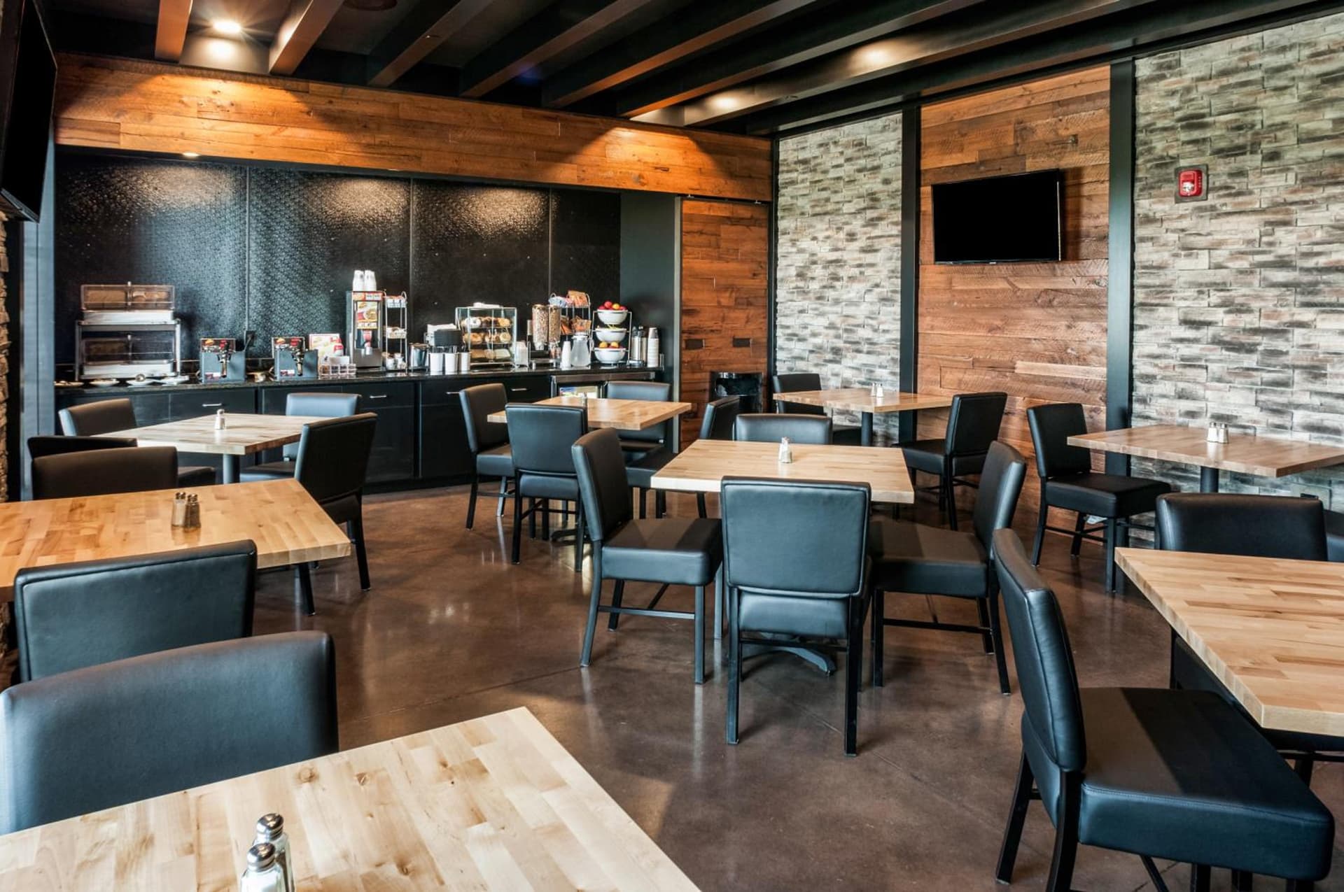 Cobblestone Hotel & Suites Appleton International Airport gallery photo in Neenah, WI — image 42
