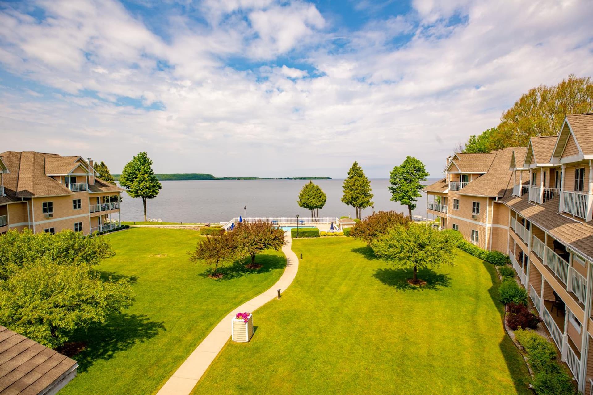 Westwood Shores Waterfront Resort featured exterior or lobby in Sturgeon Bay, WI — similar hotel