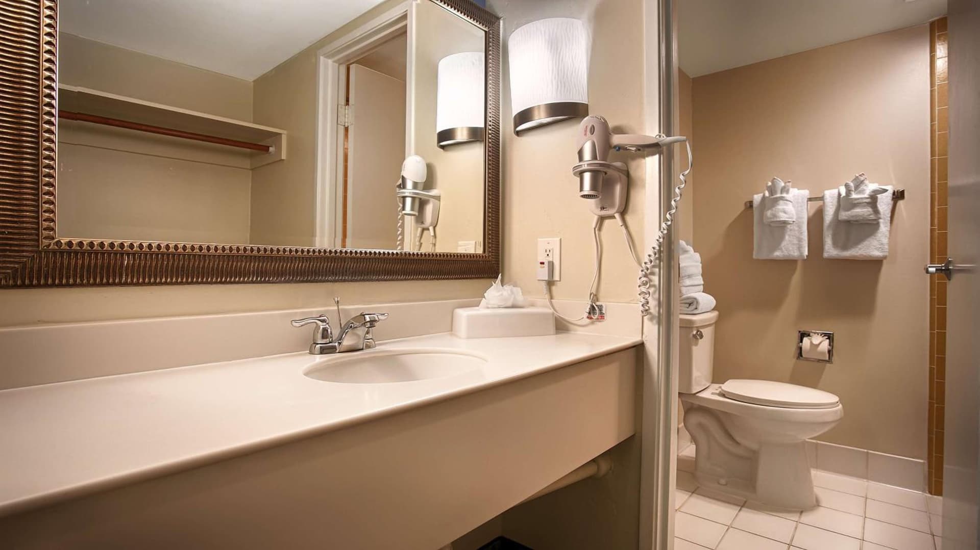 Beachside Inn gallery photo in Santa Barbara, CA — image 62