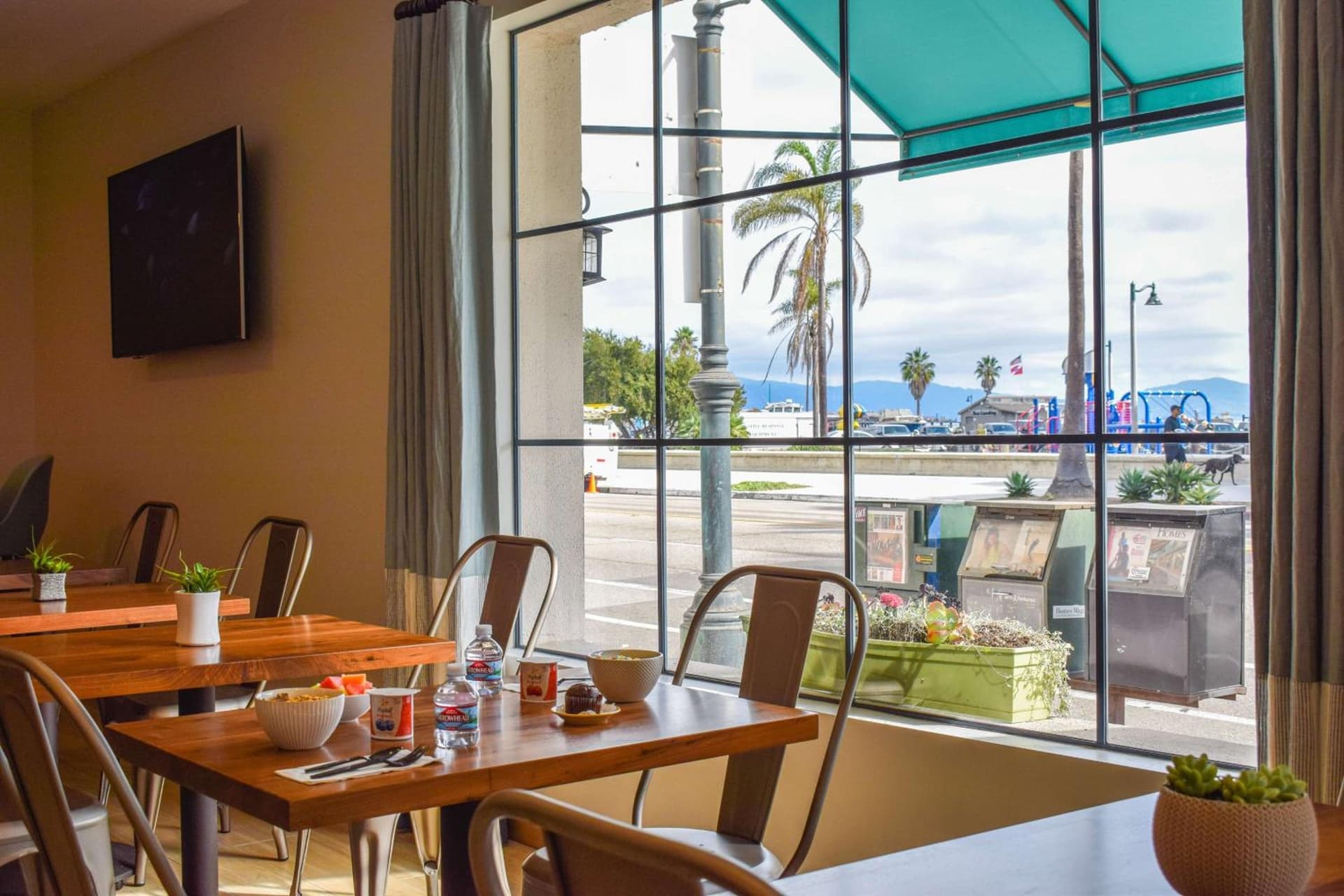 Beachside Inn gallery photo in Santa Barbara, CA — image 96