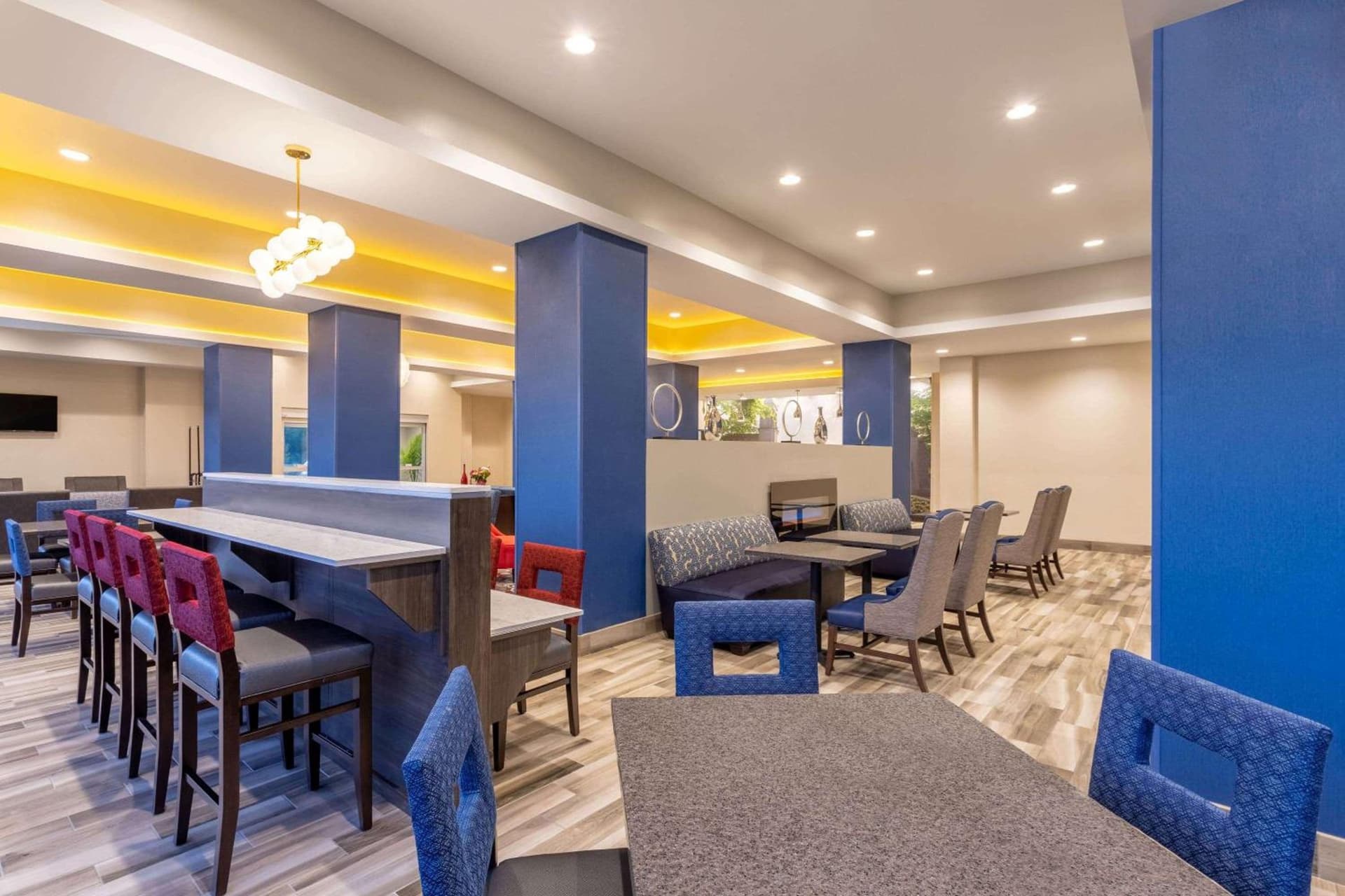La Quinta Inn and Suites by Wyndham Bloomington gallery photo in Bloomington, IN — image 53