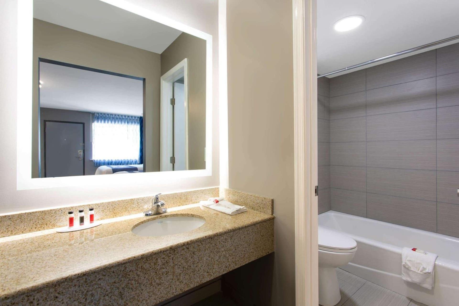 Days Inn by Wyndham Chesapeake gallery photo in Chesapeake, VA — image 24