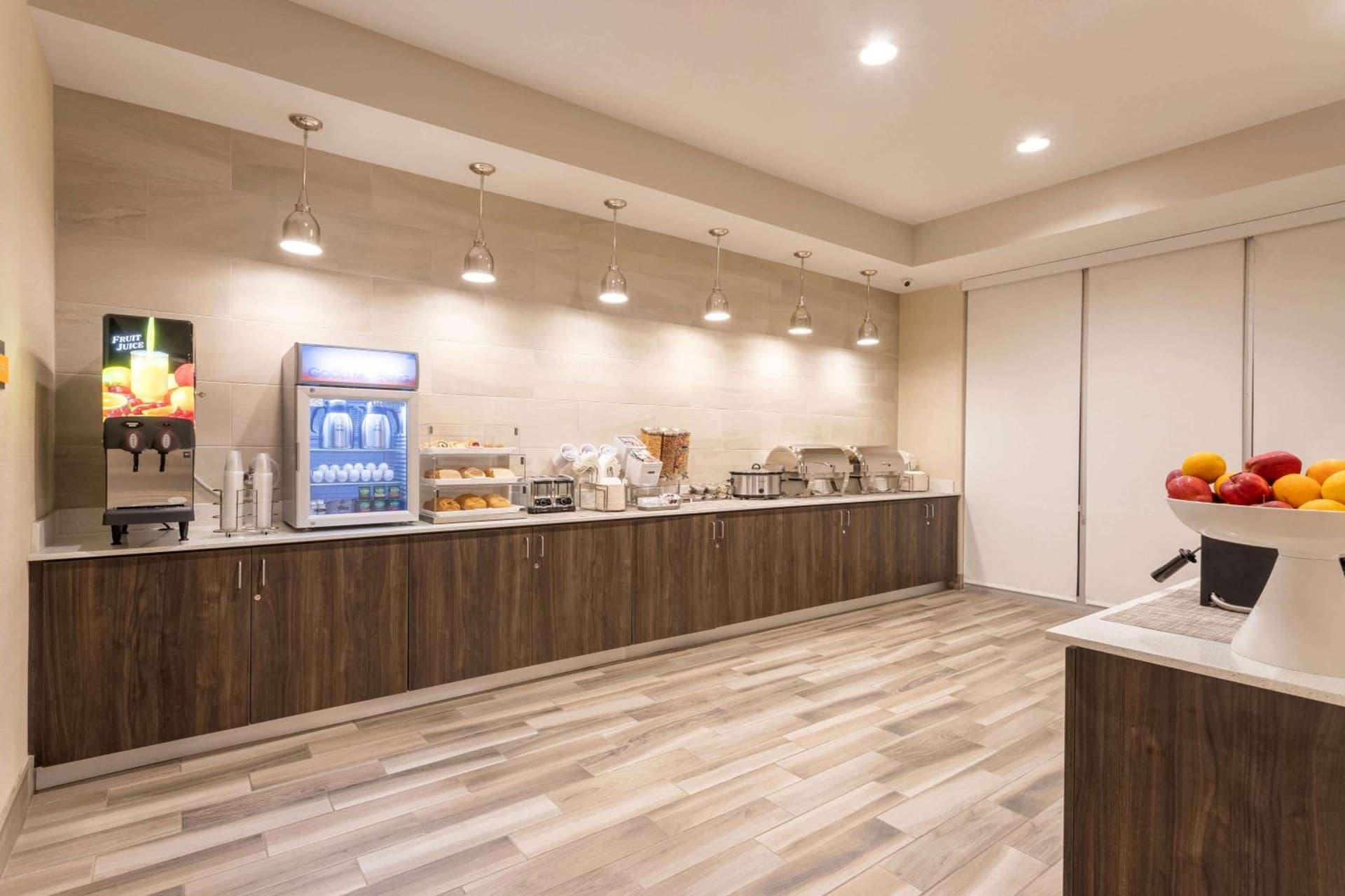 La Quinta Inn and Suites by Wyndham Bloomington gallery photo in Bloomington, IN — image 5