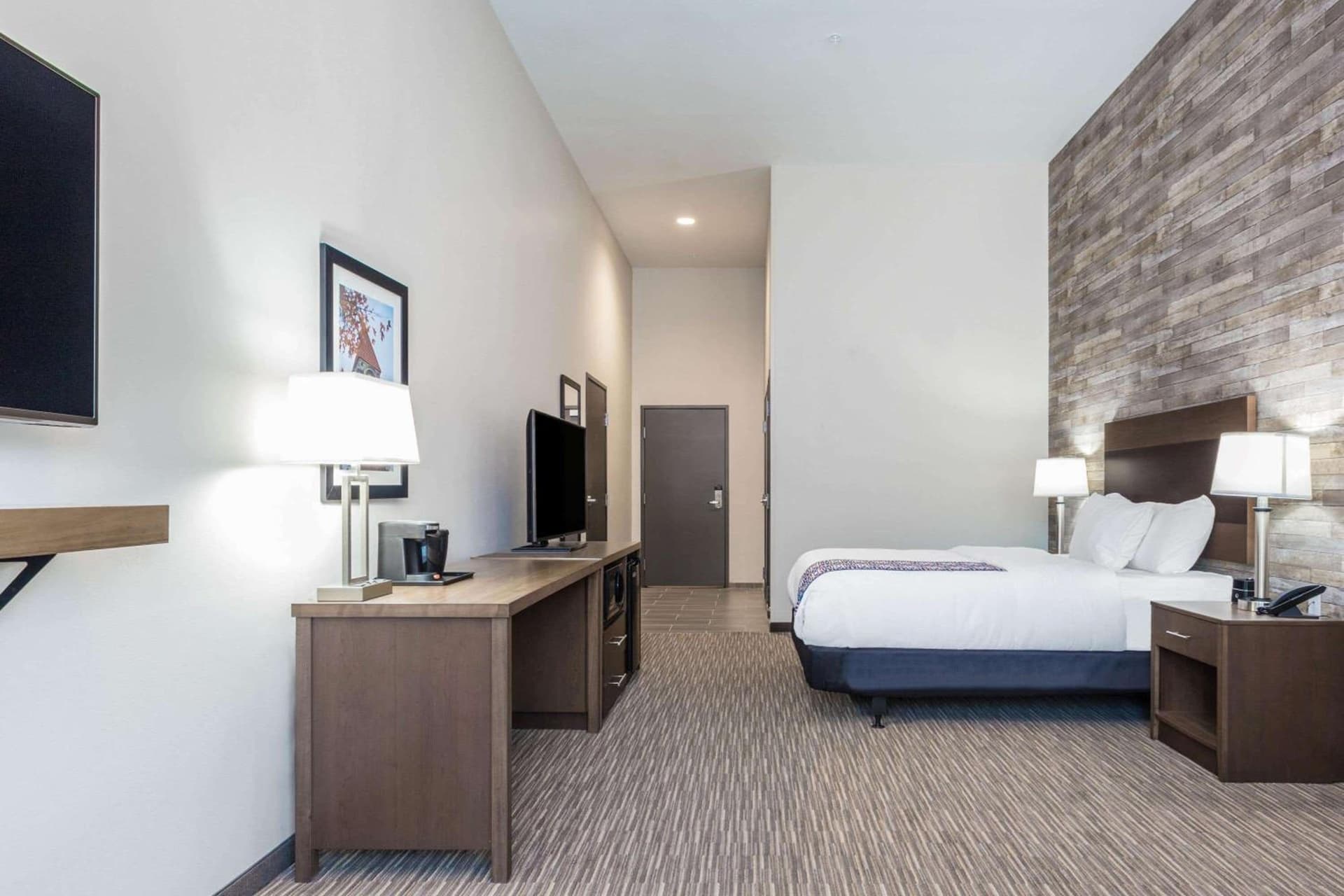 La Quinta Inn and Suites by Wyndham Bloomington property views in Bloomington, IN — gallery photo 3