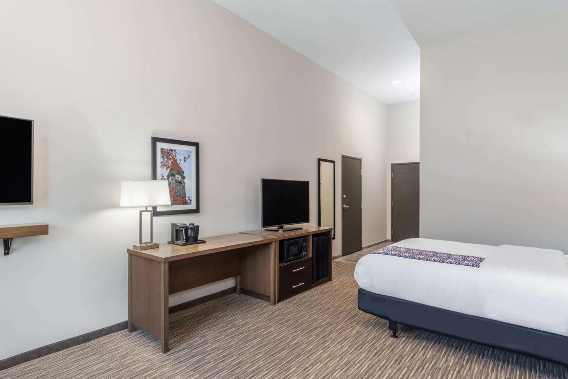 La Quinta Inn and Suites by Wyndham Bloomington property views in Bloomington, IN — gallery photo 3