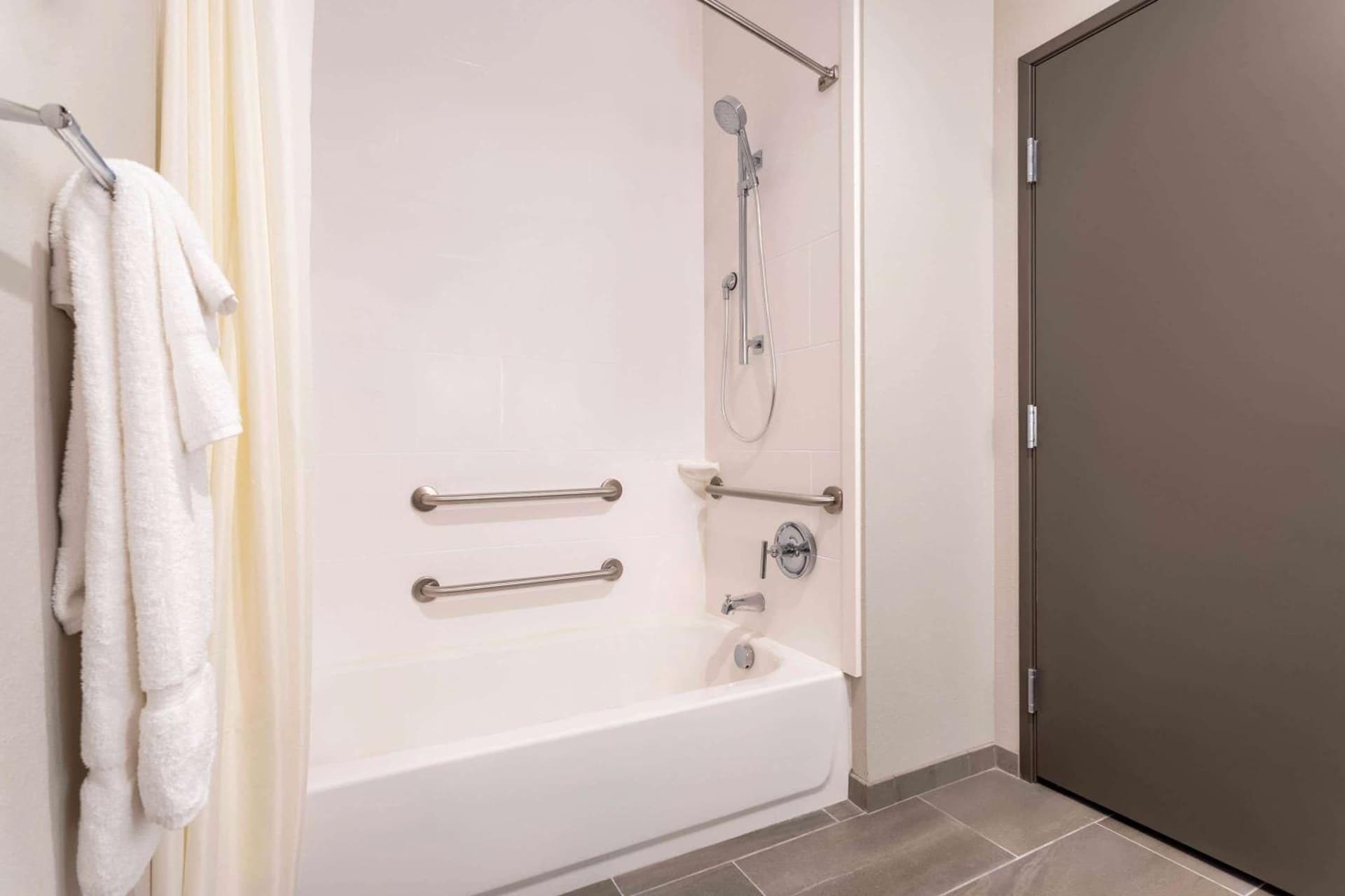 La Quinta Inn and Suites by Wyndham Bloomington gallery photo in Bloomington, IN — image 20