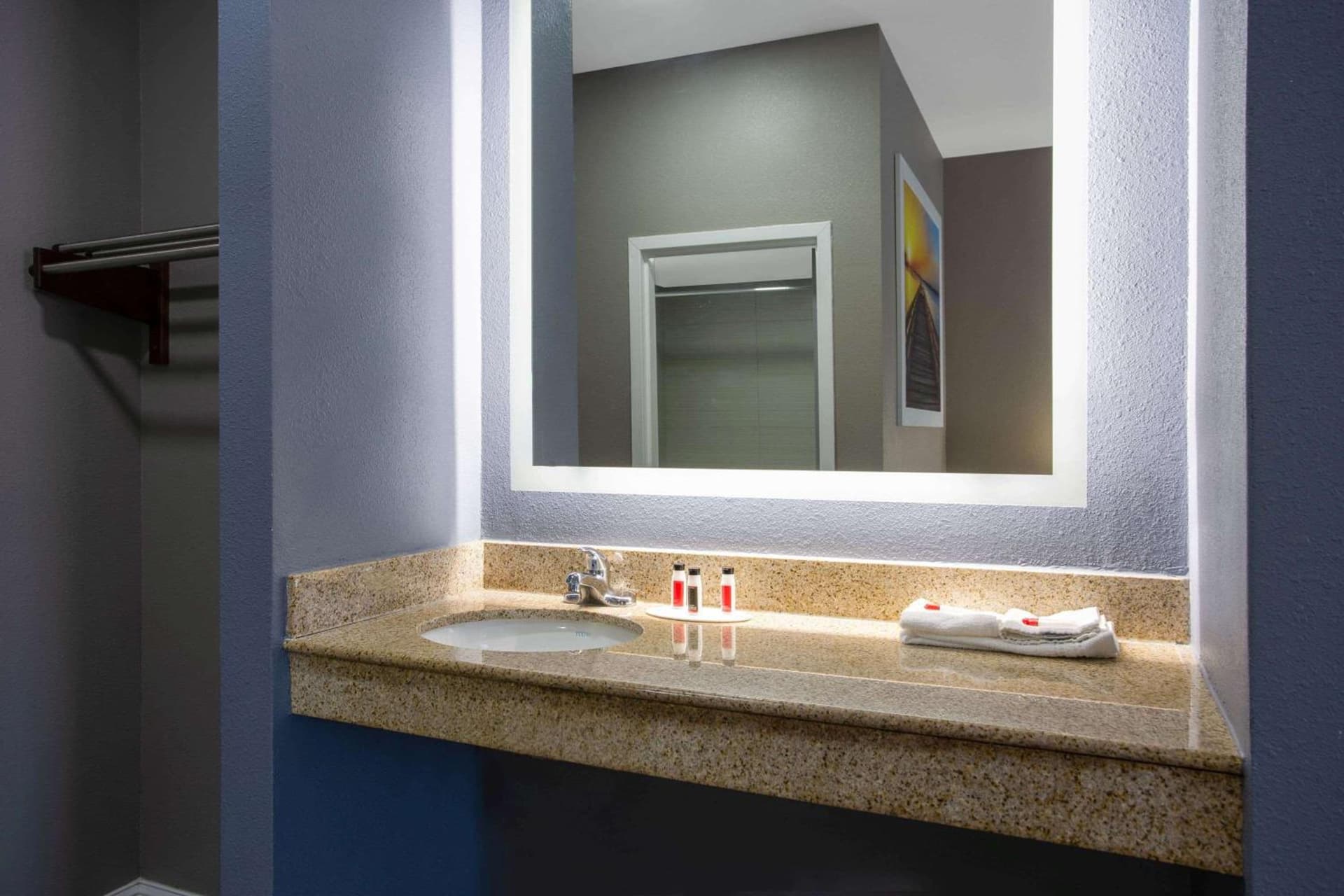 Days Inn by Wyndham Chesapeake gallery photo in Chesapeake, VA — image 11