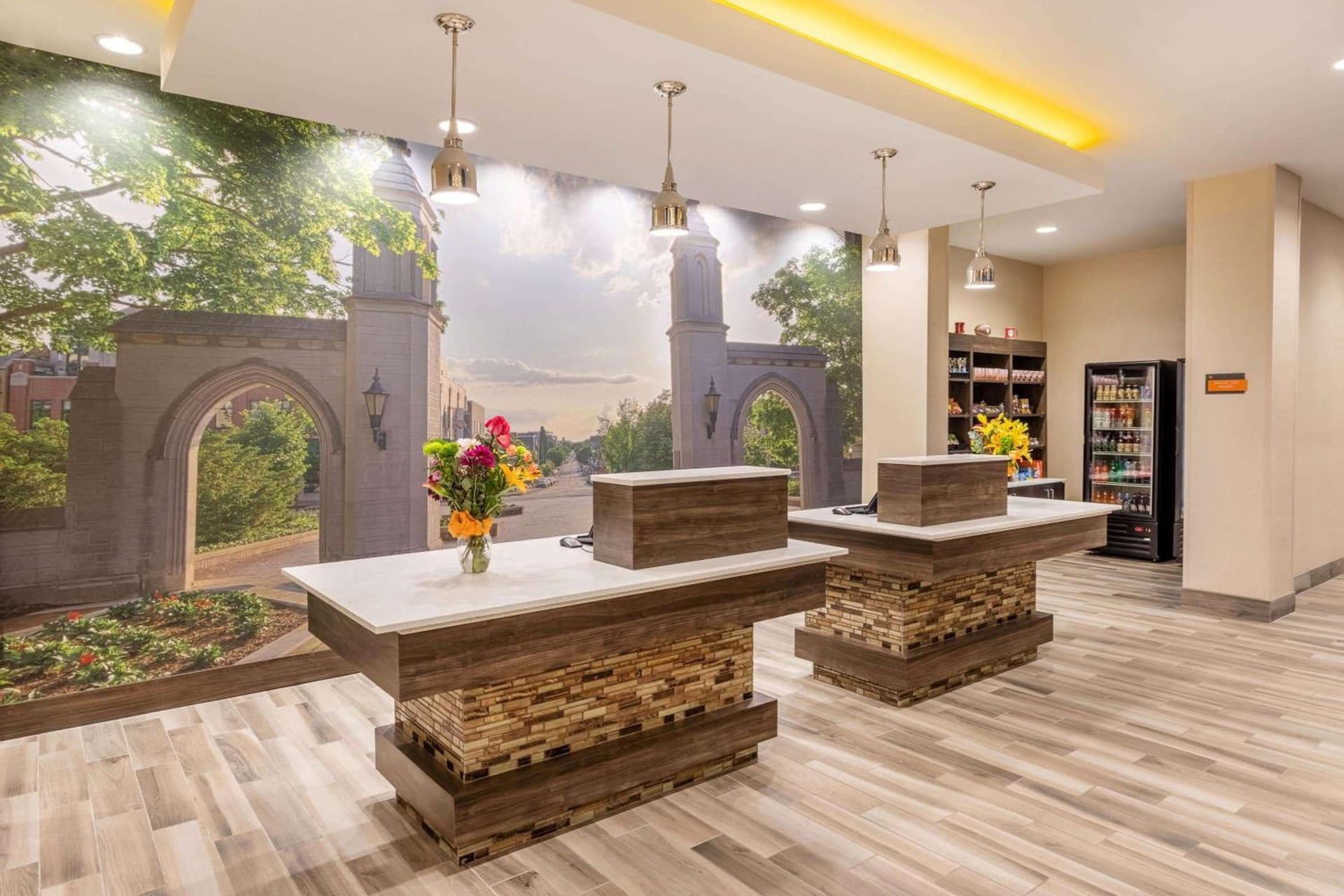 La Quinta Inn and Suites by Wyndham Bloomington gallery photo in Bloomington, IN — image 11