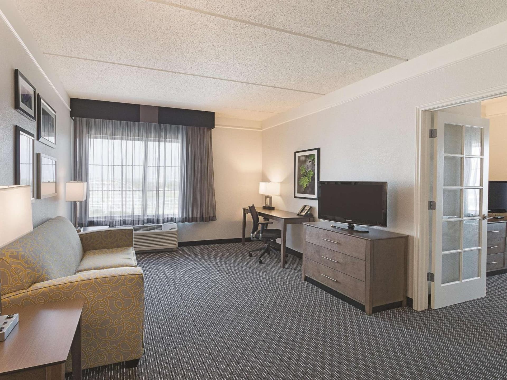 La Quinta by Wyndham Arlington North 6 Flags Dr gallery photo in Arlington, TX — image 35
