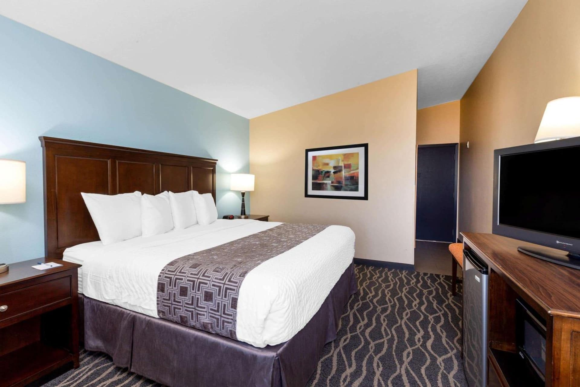 Baymont by Wyndham Tri-Cities/Kennewick WA interior in Kennewick, WA — gallery photo 2