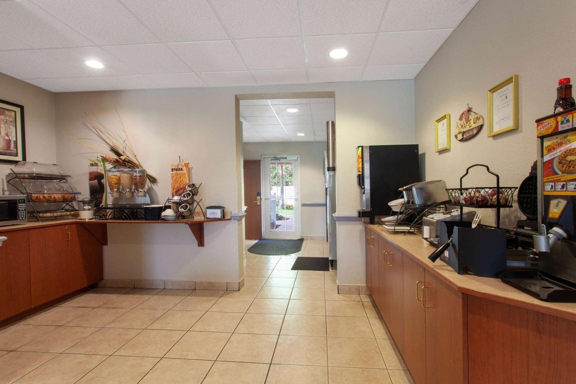 Microtel Inn and Suites by Wyndham - Lady Lake/ The Villages gallery photo in The Villages, FL — image 8
