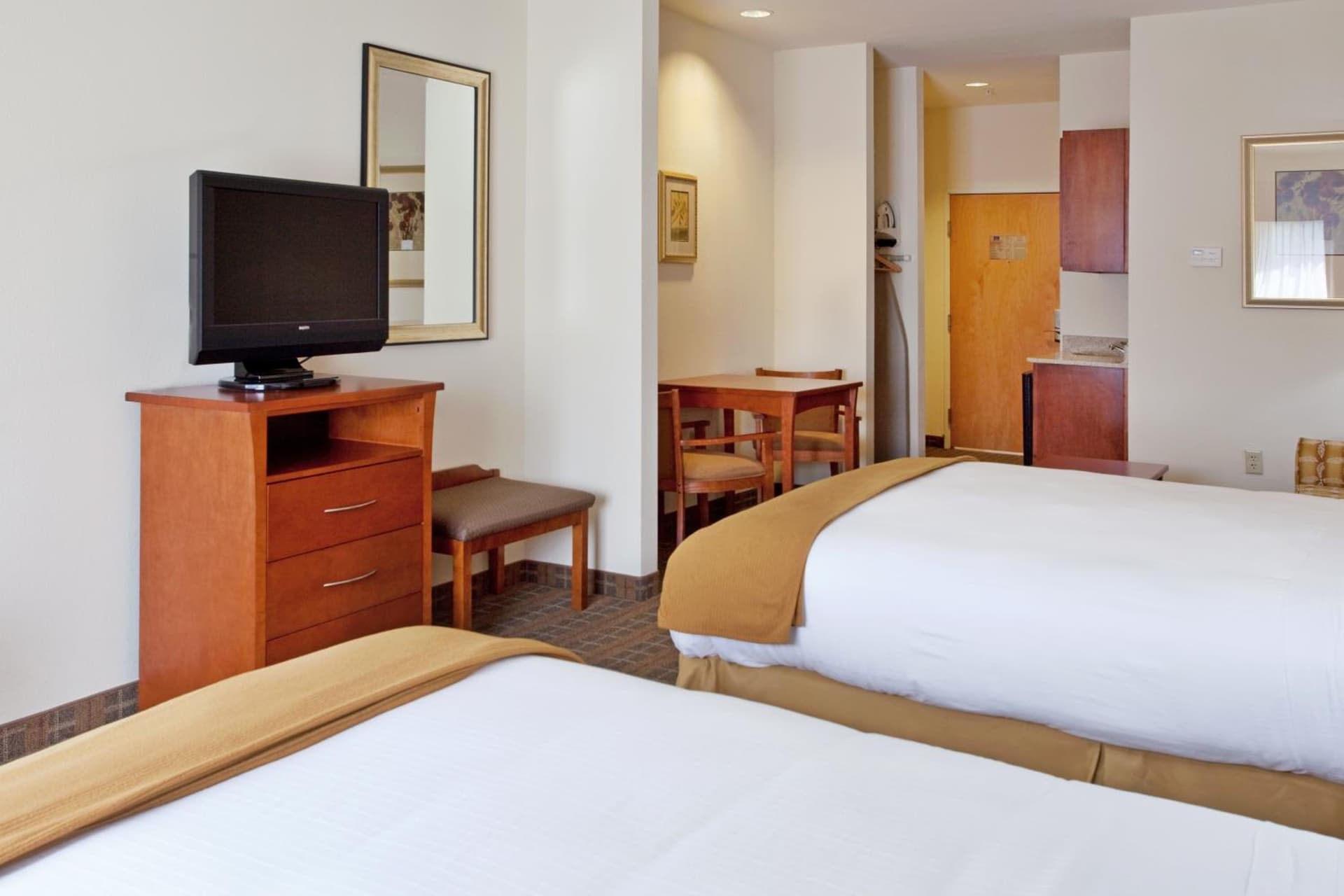 Holiday Inn Express & Suites - Hardeeville-Hilton Head by IHG property views in Hardeeville, SC — gallery photo 3