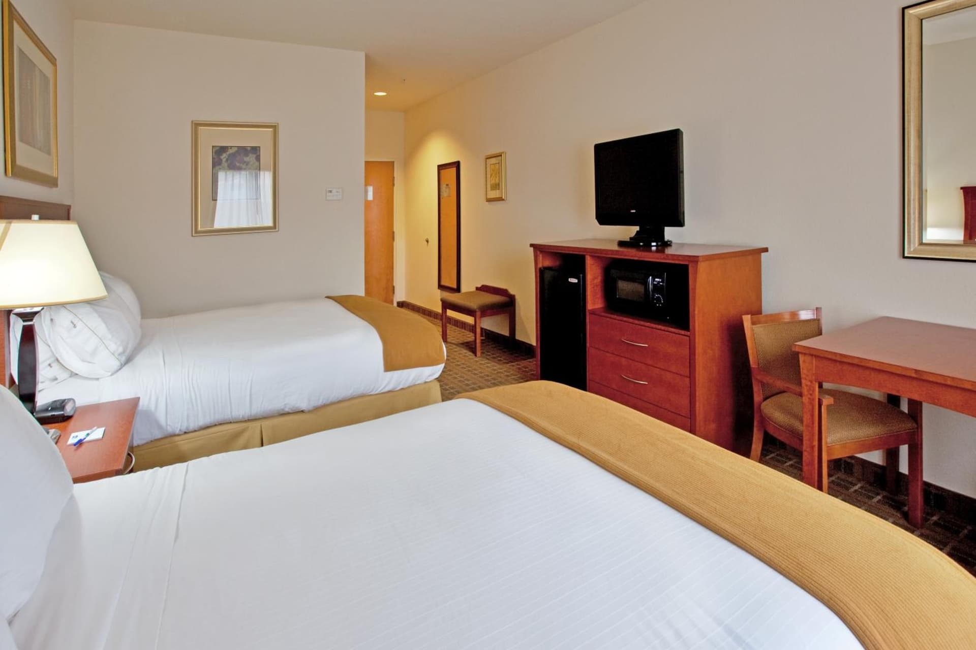 Holiday Inn Express & Suites - Hardeeville-Hilton Head by IHG interior in Hardeeville, SC — gallery photo 2