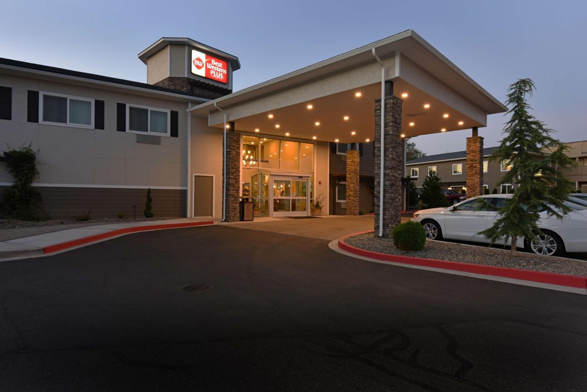 Best Western Plus Vintage Valley Inn featured exterior or lobby in Zillah, WA — similar hotel