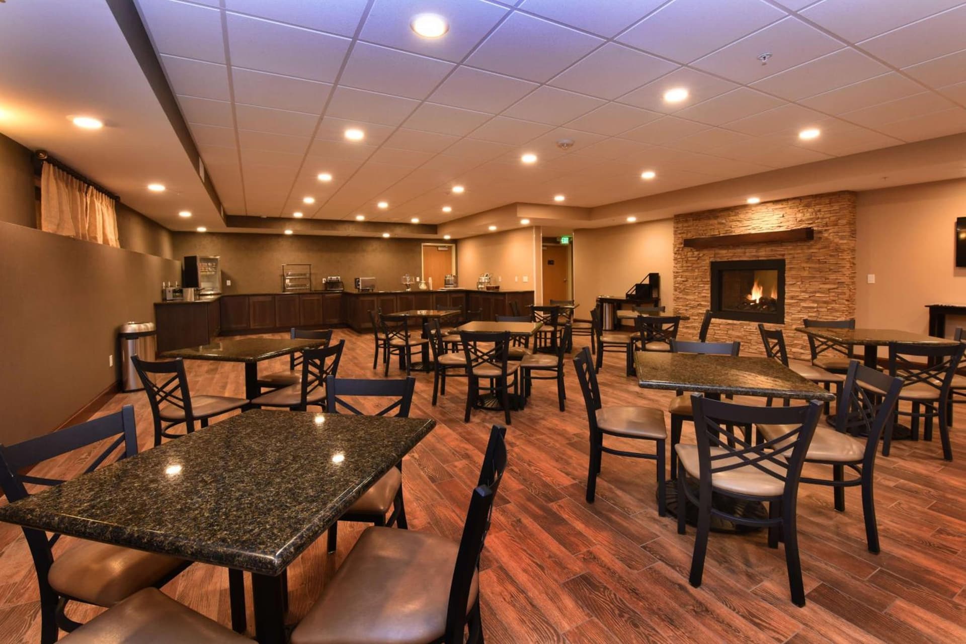 Best Western Plus Vintage Valley Inn interior in Zillah, WA — gallery photo 2
