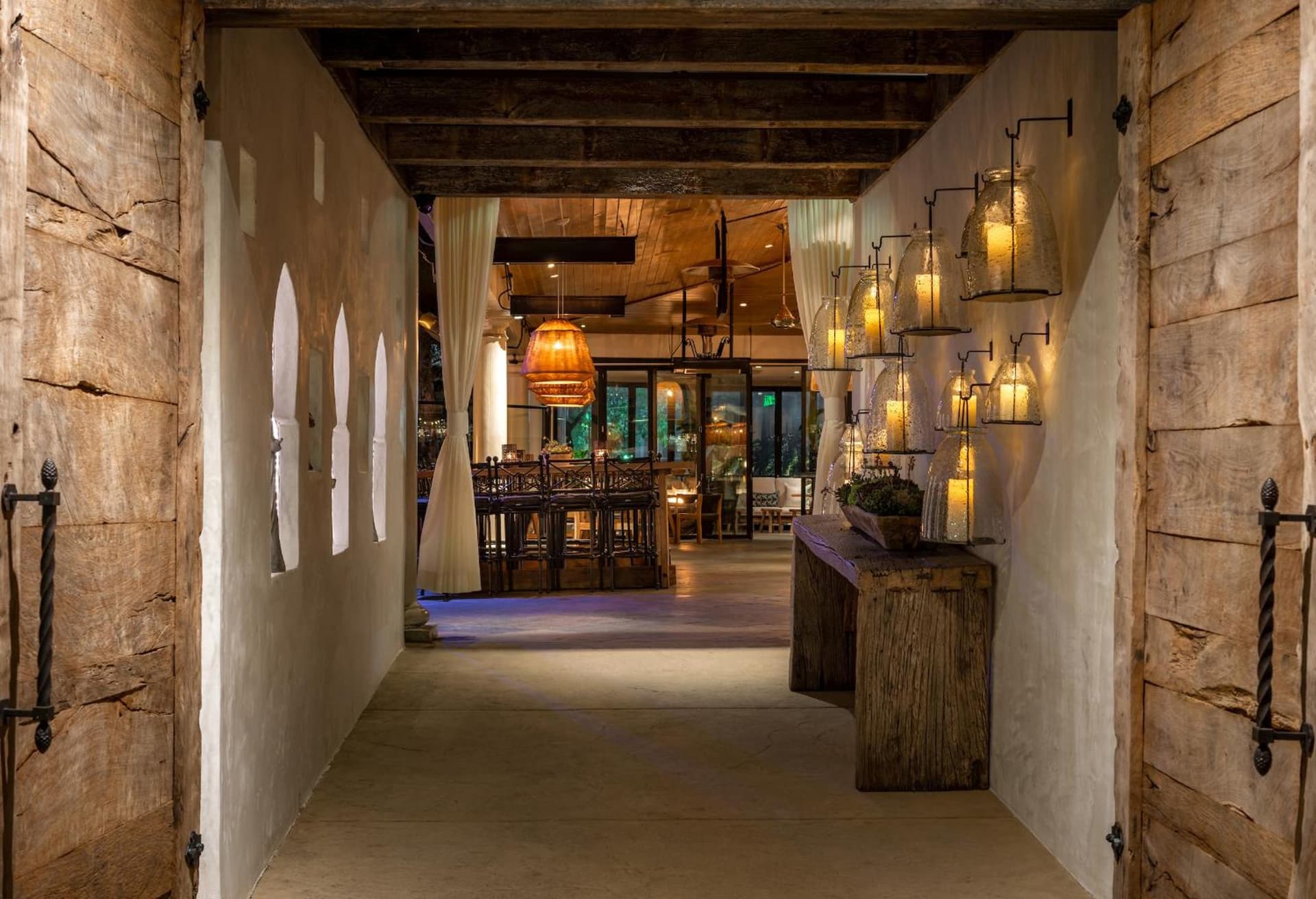 Westlake Village Inn interior in Westlake Village, CA — gallery photo 2