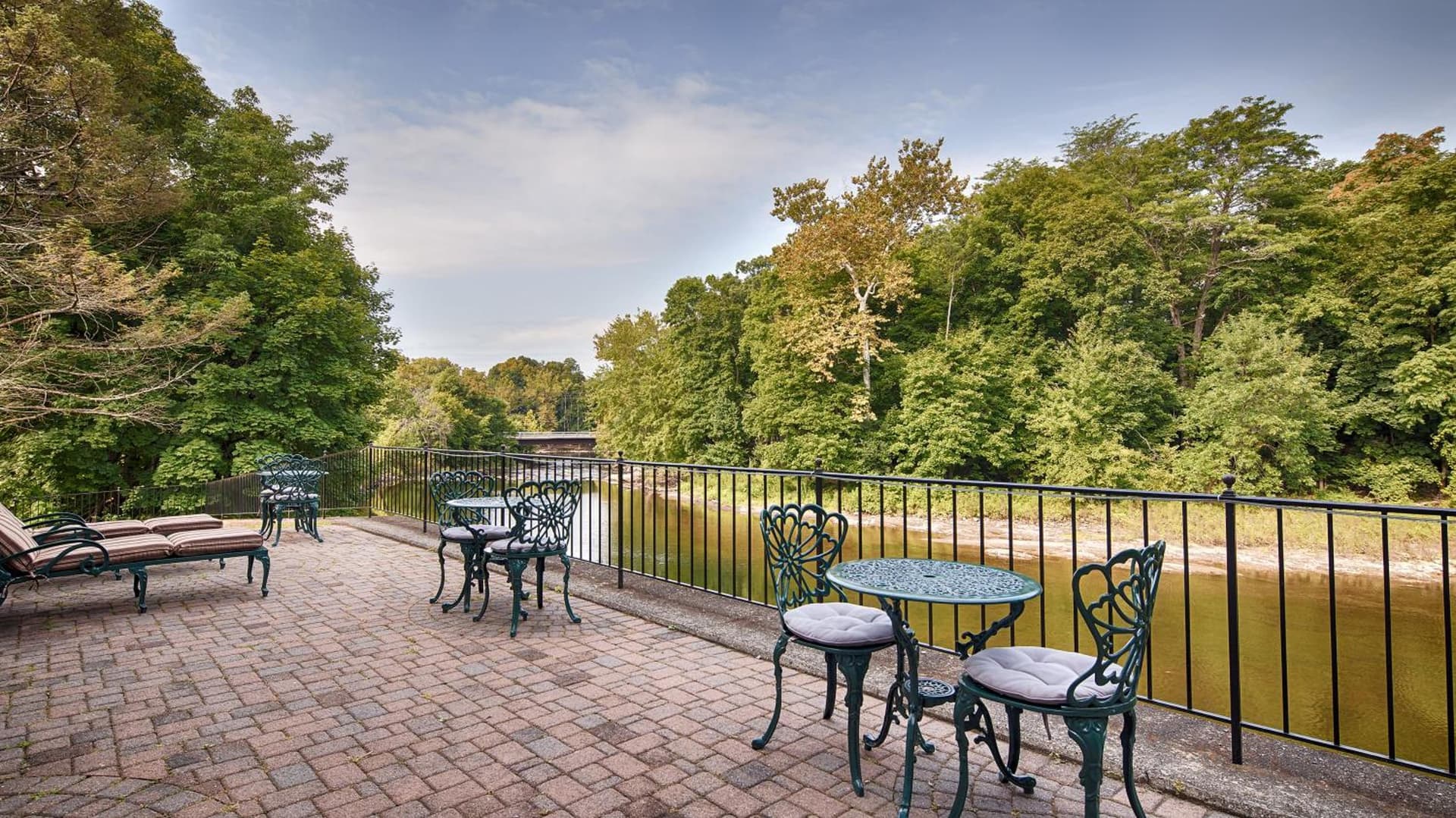 Best Western Plus The Inn & Suites At The Falls gallery photo in Poughkeepsie, NY — image 9
