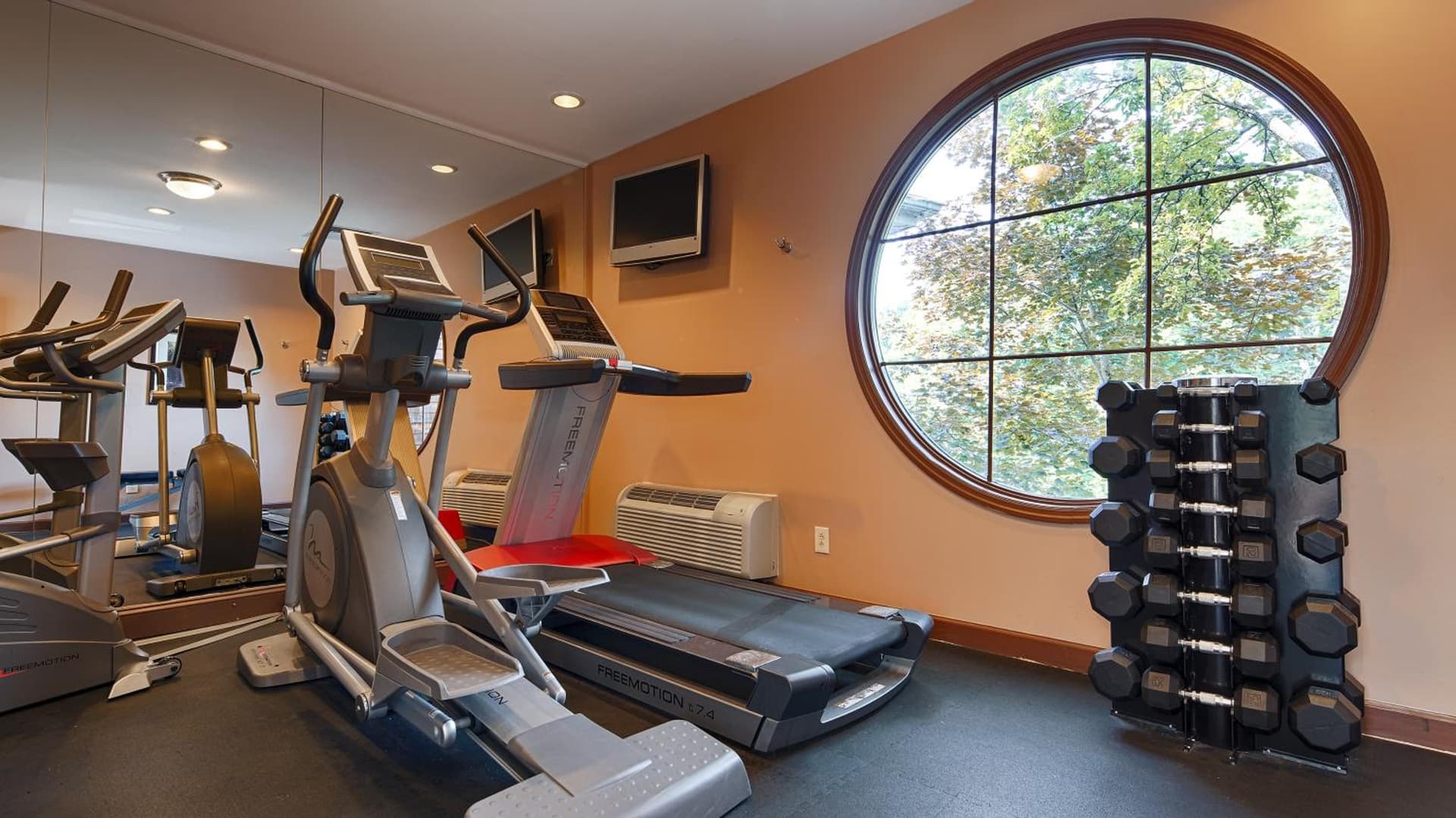 Best Western Plus The Inn & Suites At The Falls gallery photo in Poughkeepsie, NY — image 17