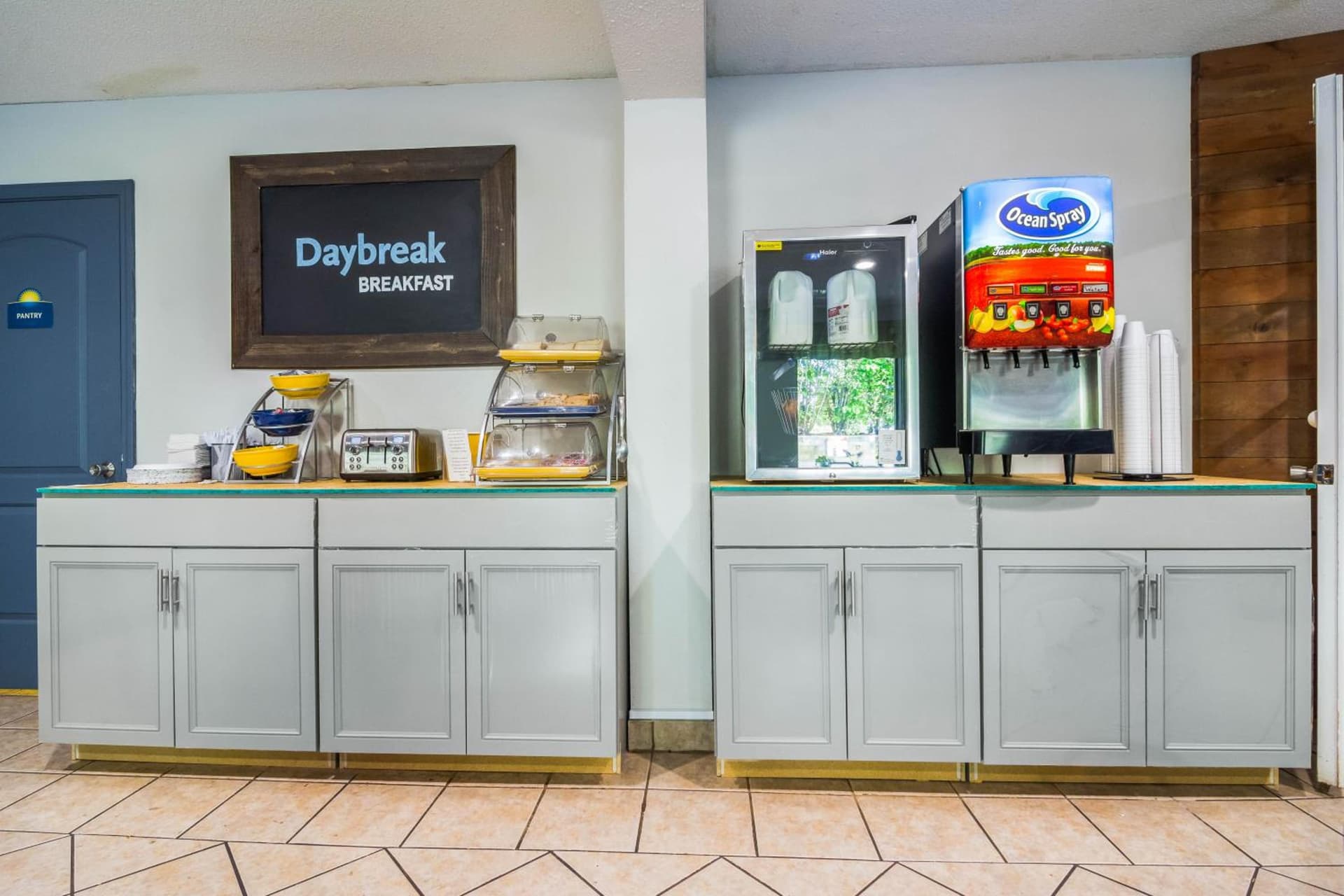 Days Inn by Wyndham Raleigh Glenwood-Crabtree gallery photo in Raleigh, NC — image 12