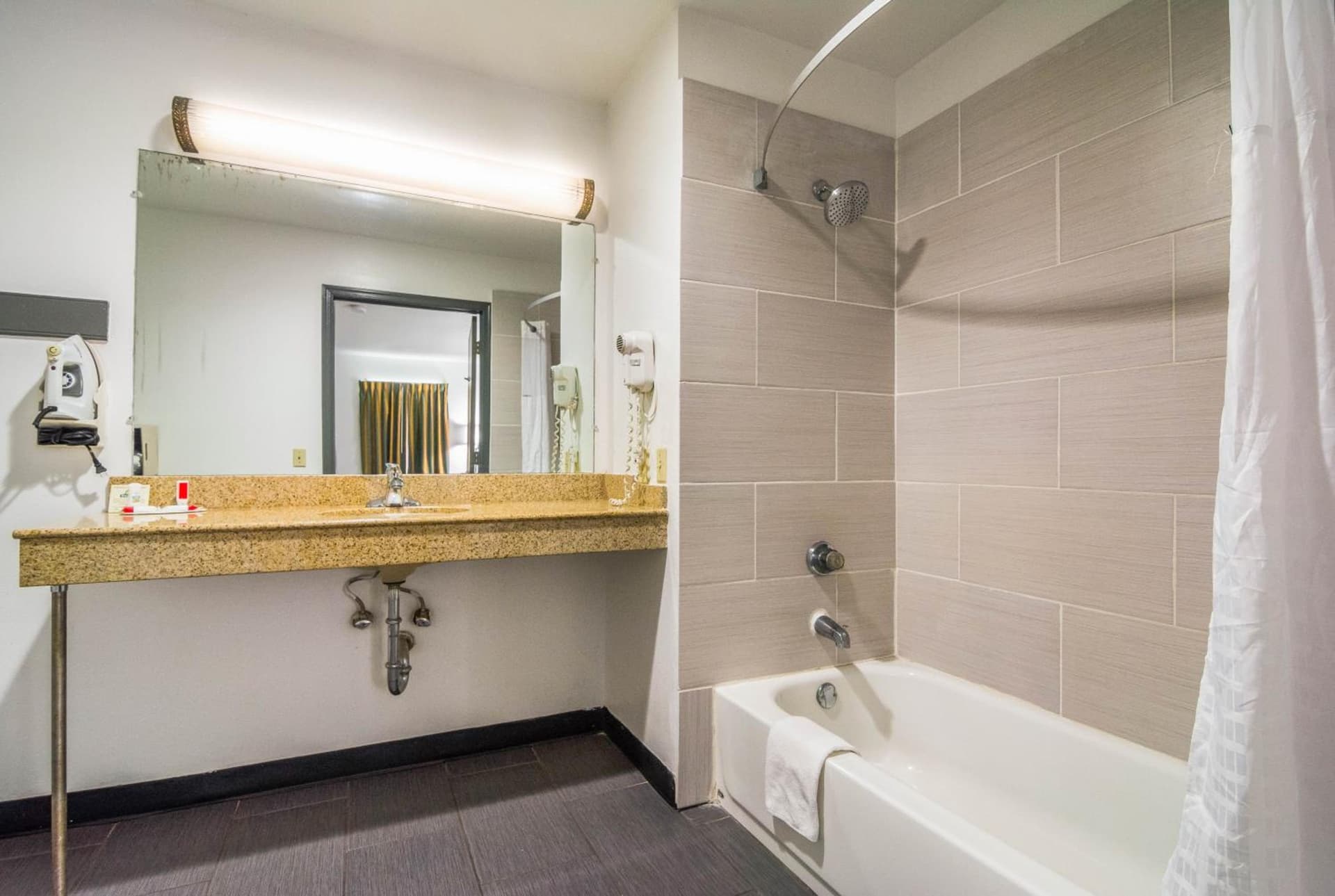 Days Inn by Wyndham Raleigh Glenwood-Crabtree gallery photo in Raleigh, NC — image 26