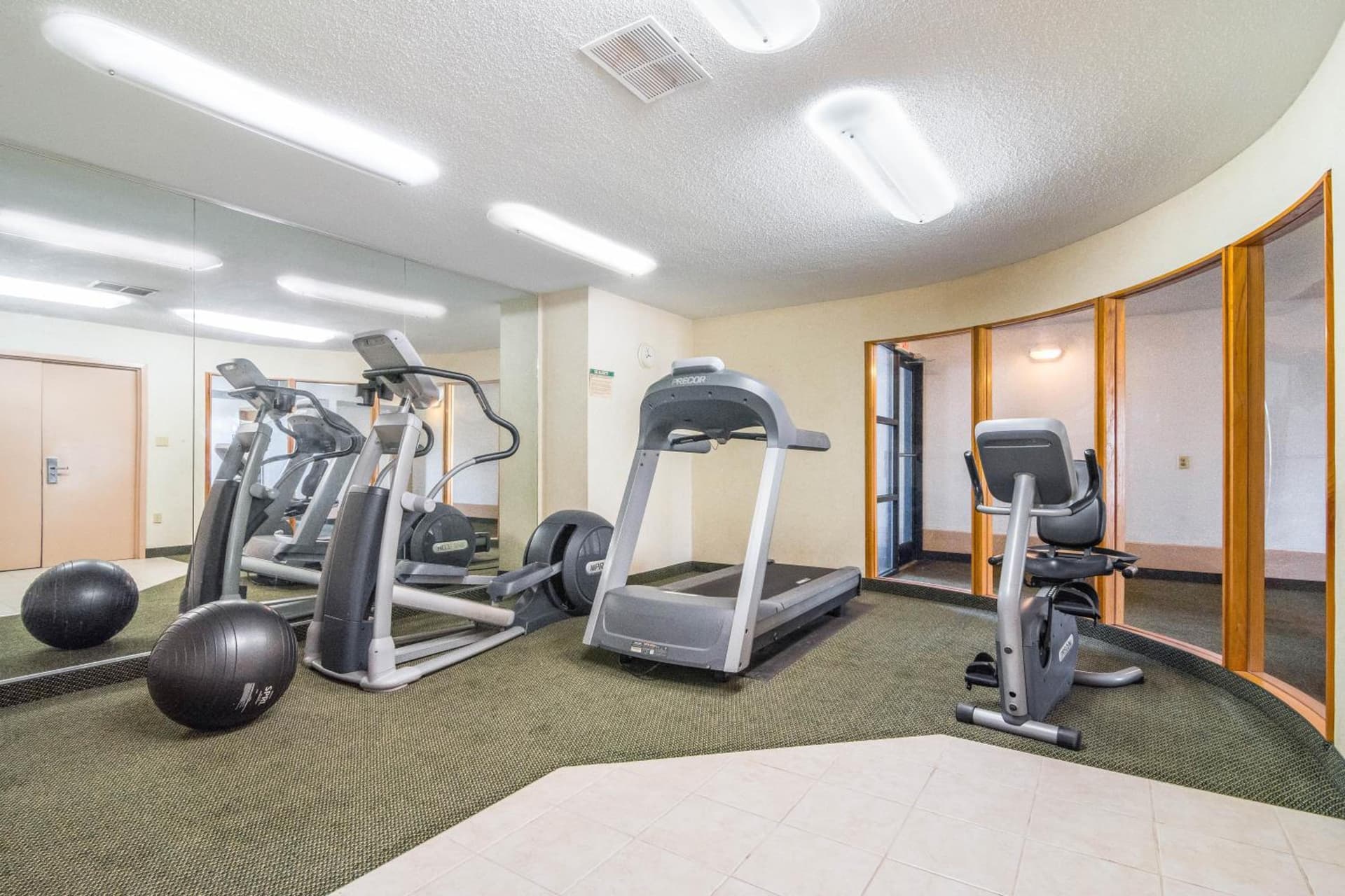 Days Inn by Wyndham Raleigh Glenwood-Crabtree gallery photo in Raleigh, NC — image 47