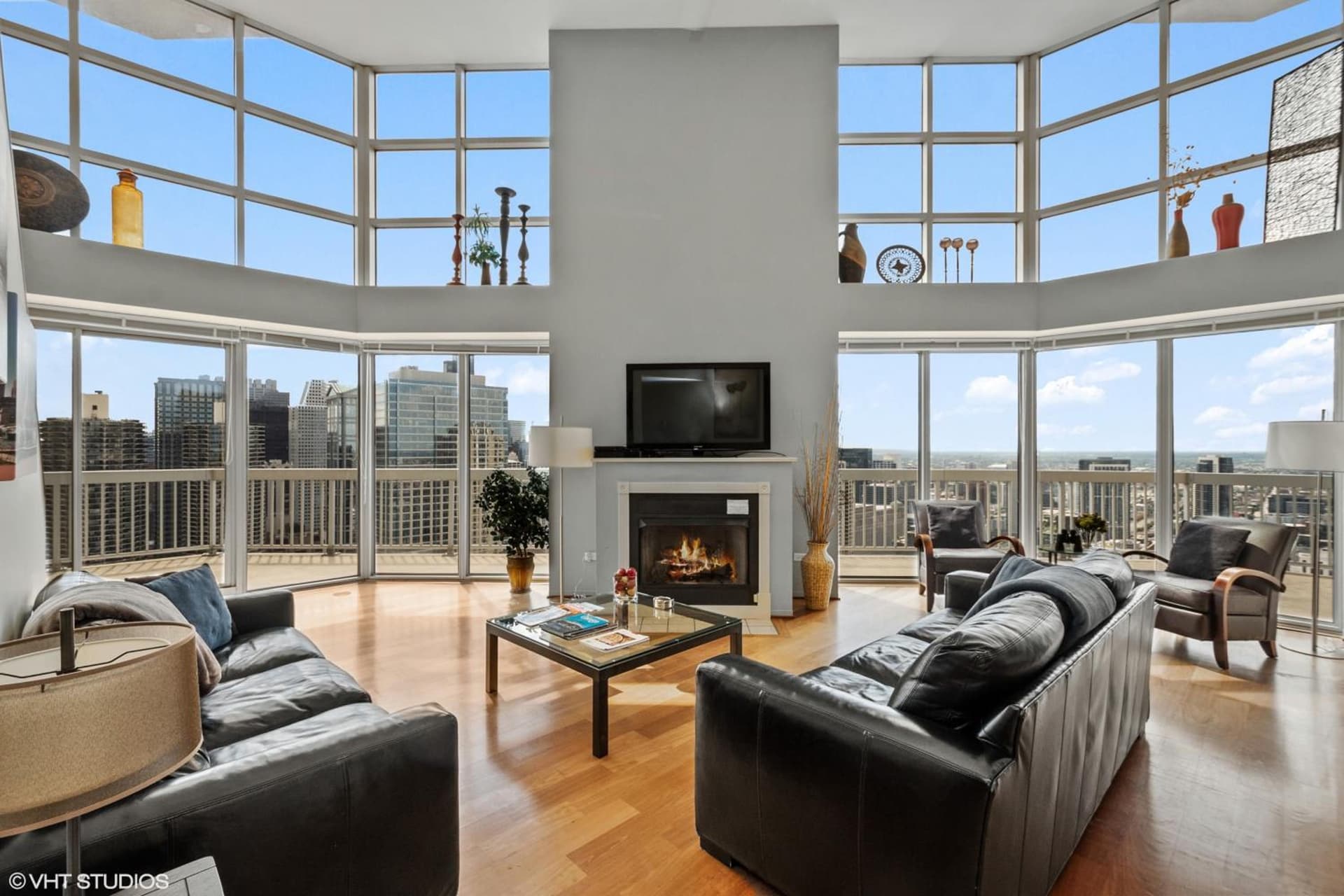 The Penthouse at Grand Plaza property views in Chicago, IL — gallery photo 3