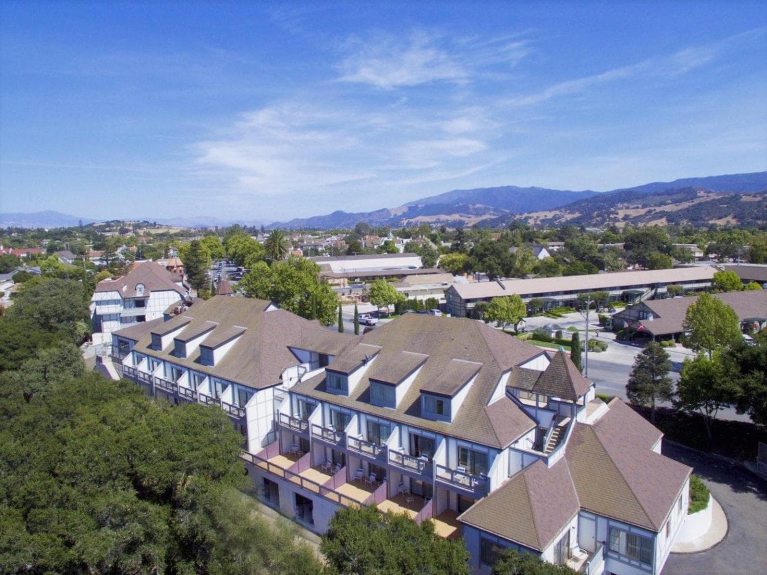 Vinland Hotel and Lounge featured exterior or lobby in Solvang, CA — similar hotel