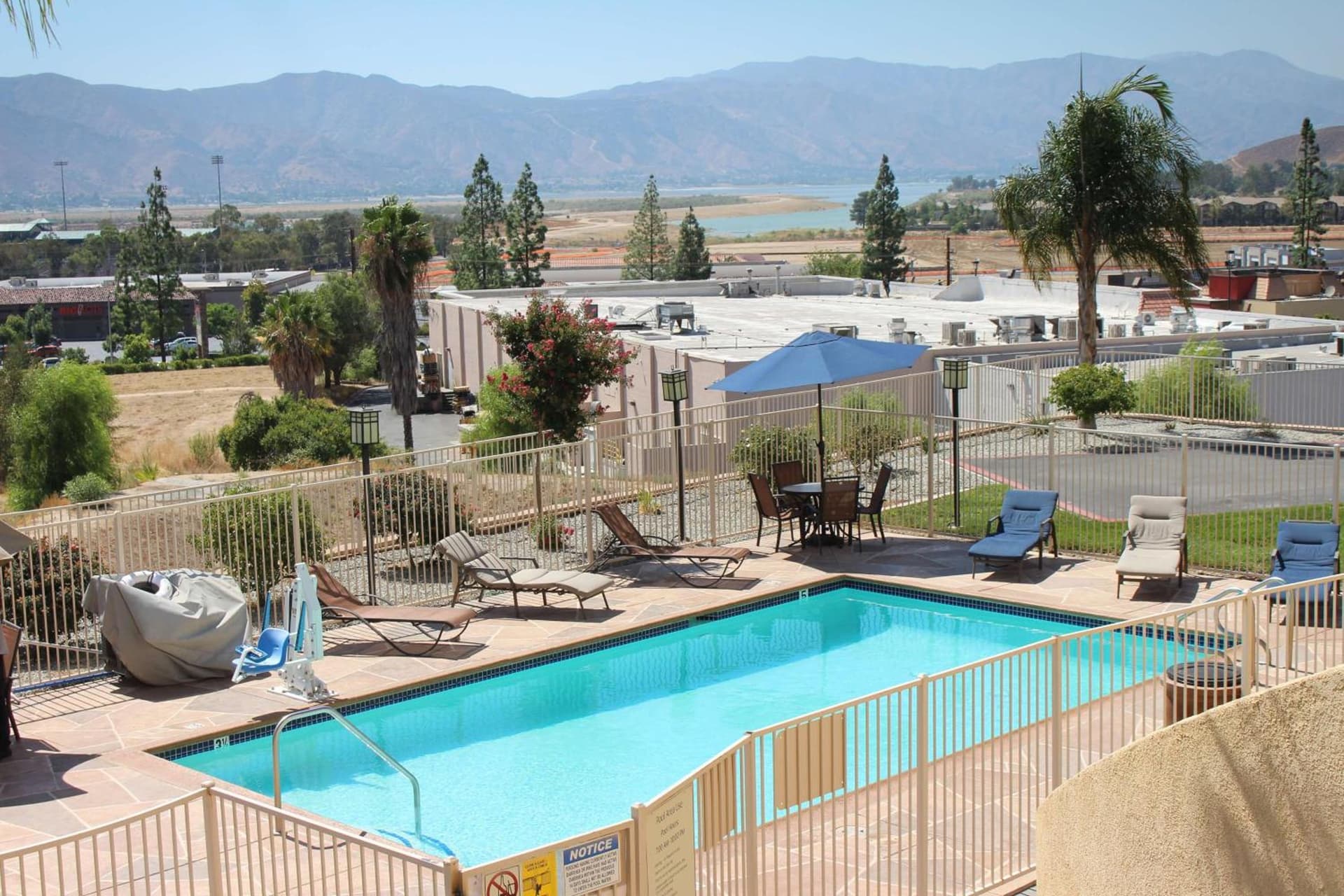 Best Western Plus Lake Elsinore Inn & Suites interior in Lake Elsinore, CA — gallery photo 2