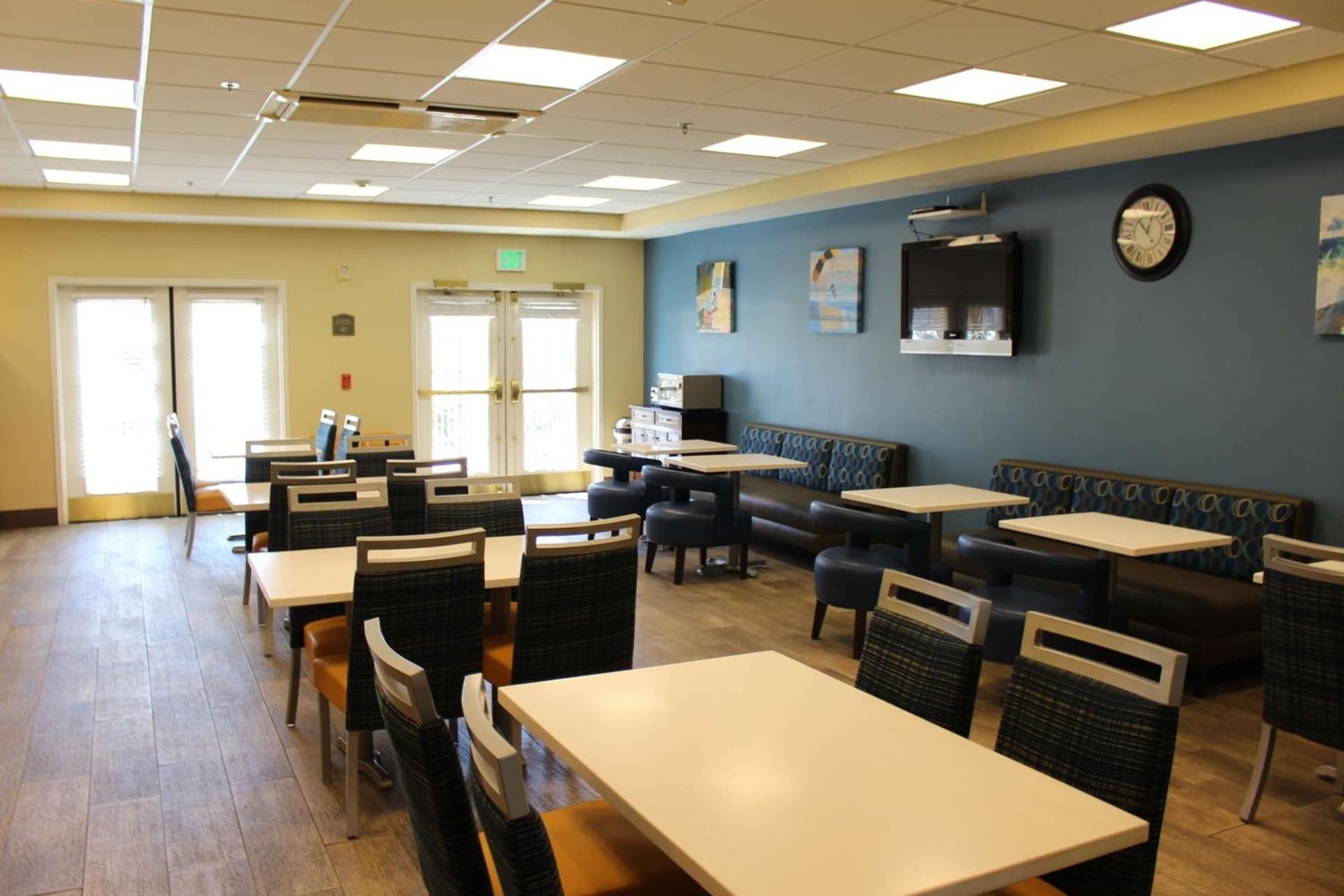 Best Western Plus Lake Elsinore Inn & Suites gallery photo in Lake Elsinore, CA — image 29