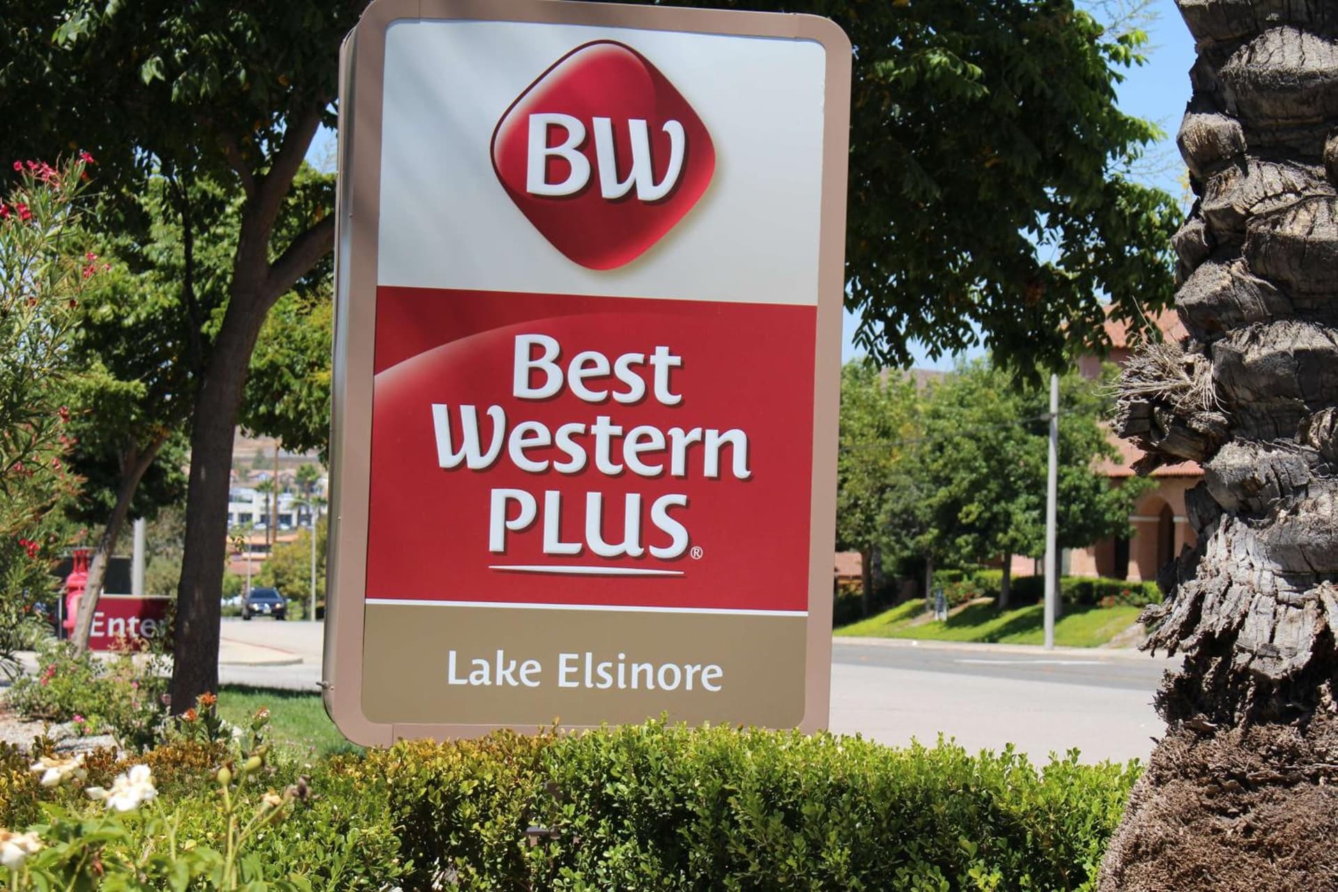 Best Western Plus Lake Elsinore Inn & Suites gallery photo in Lake Elsinore, CA — image 32
