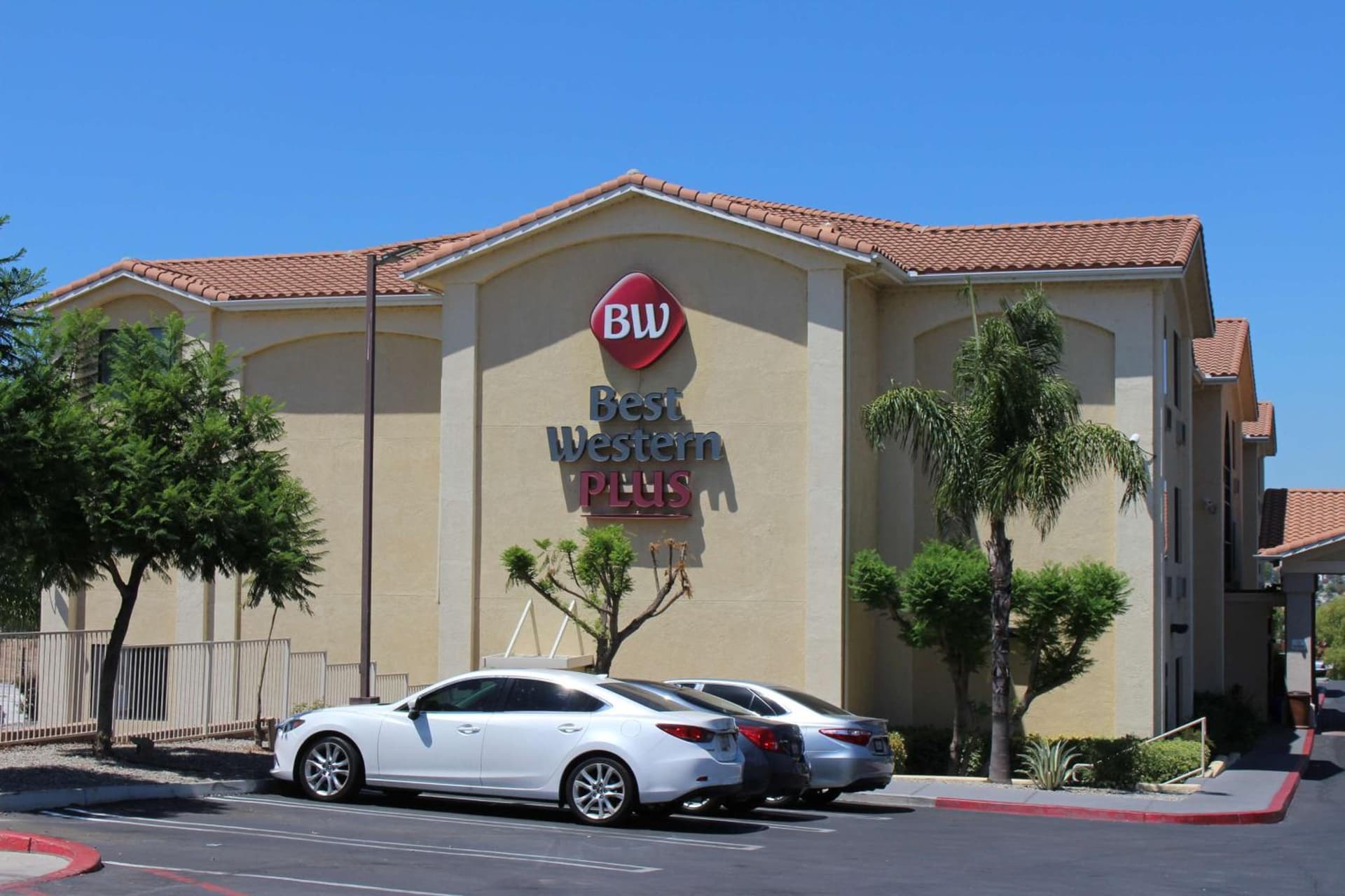 Best Western Plus Lake Elsinore Inn & Suites gallery photo in Lake Elsinore, CA — image 31