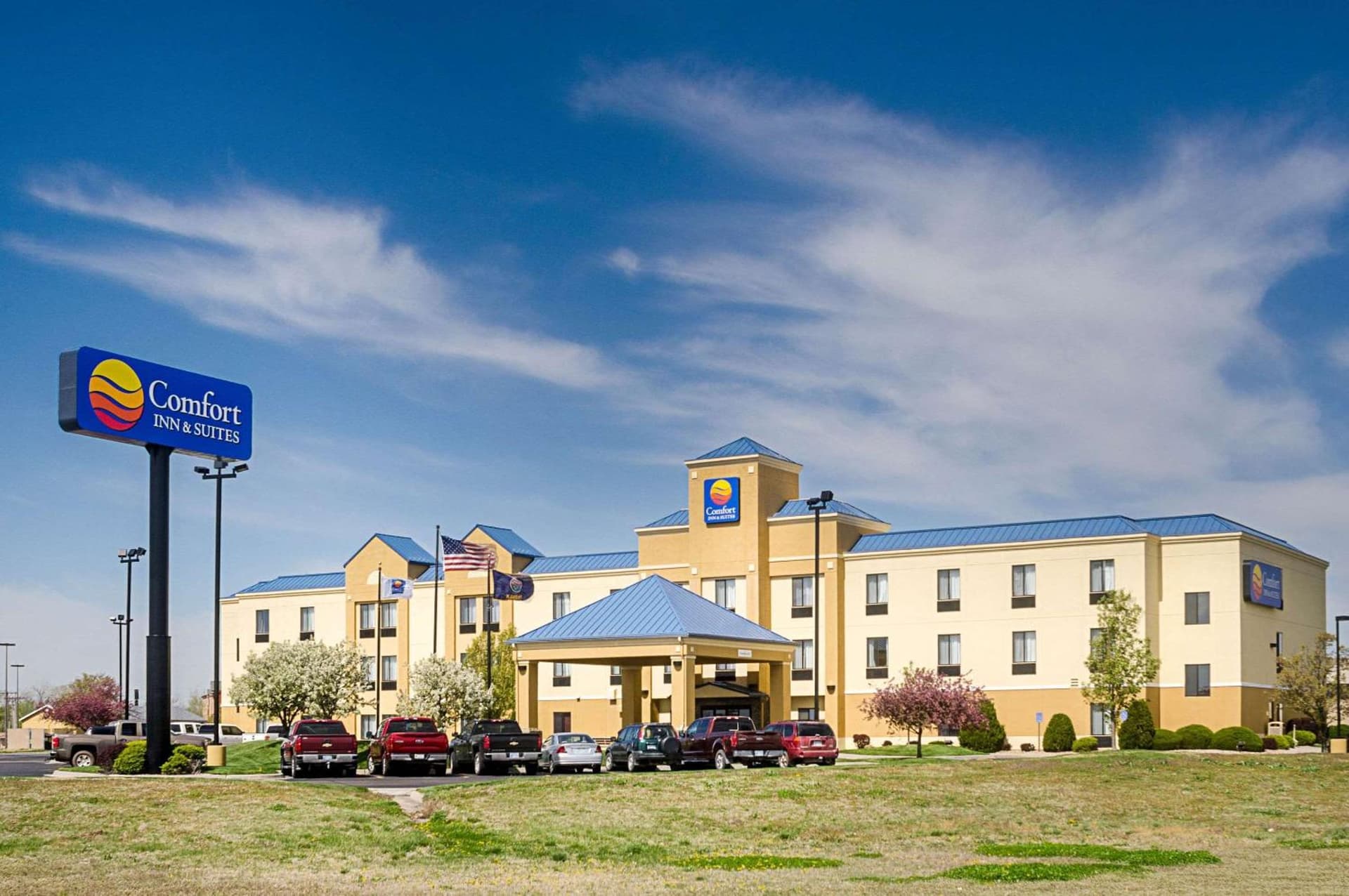 Comfort Inn & Suites Hutchinson interior in Hutchinson, KS — gallery photo 2
