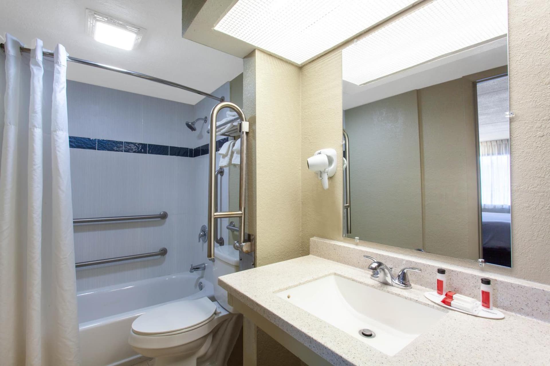 Travelodge by Wyndham Deltona gallery photo in Deltona, FL — image 50