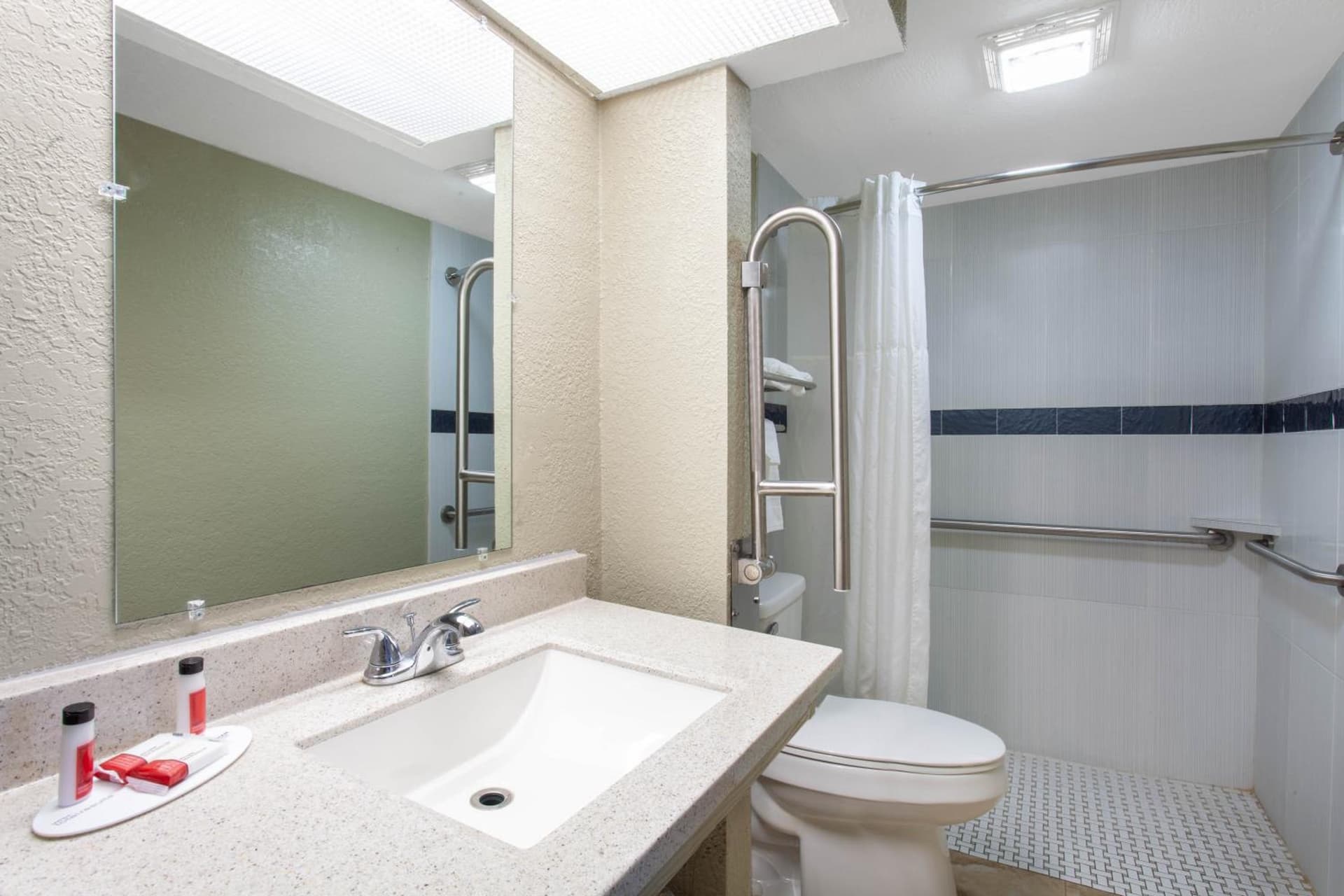 Travelodge by Wyndham Deltona property views in Deltona, FL — gallery photo 3