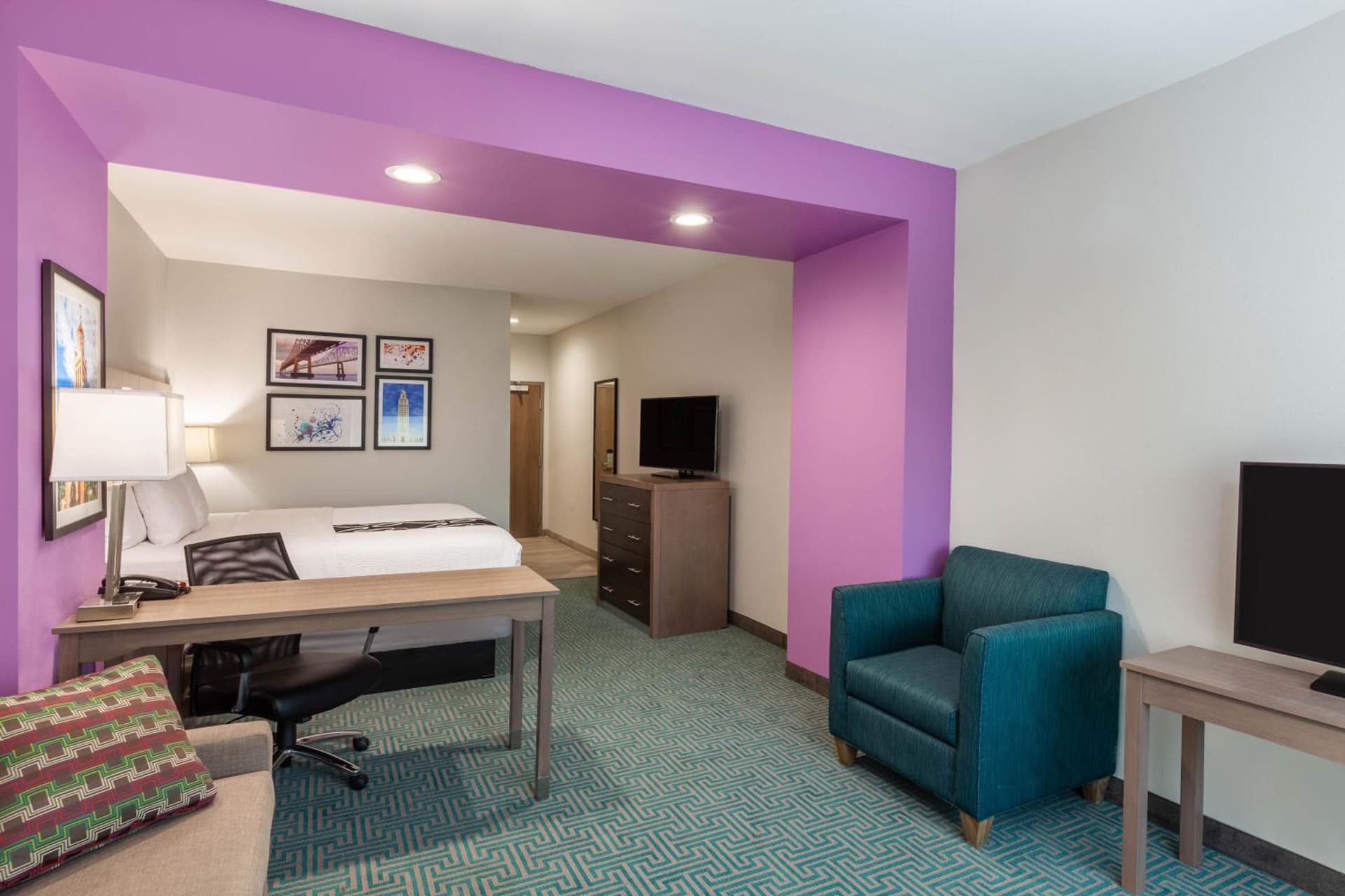 La Quinta Inn & Suites by Wyndham Lafayette Oil Center property views in Lafayette, LA — gallery photo 3